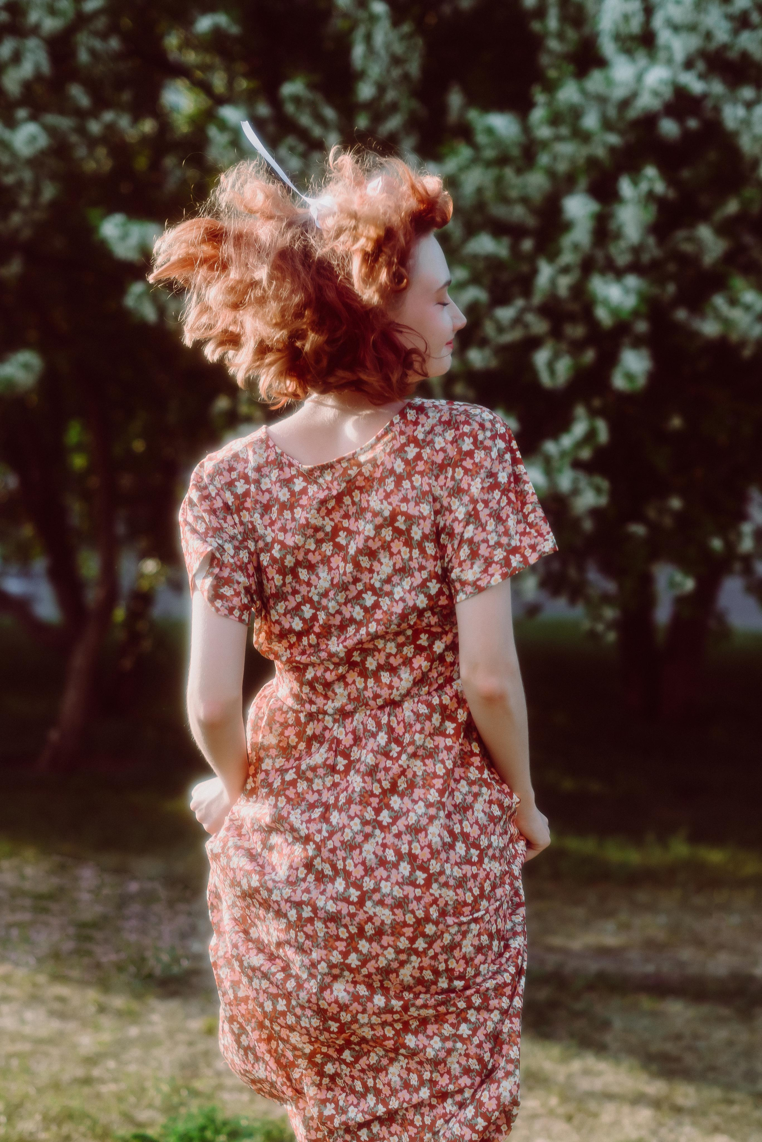 Фотосессия в цветущих яблонях в г. Кемерово