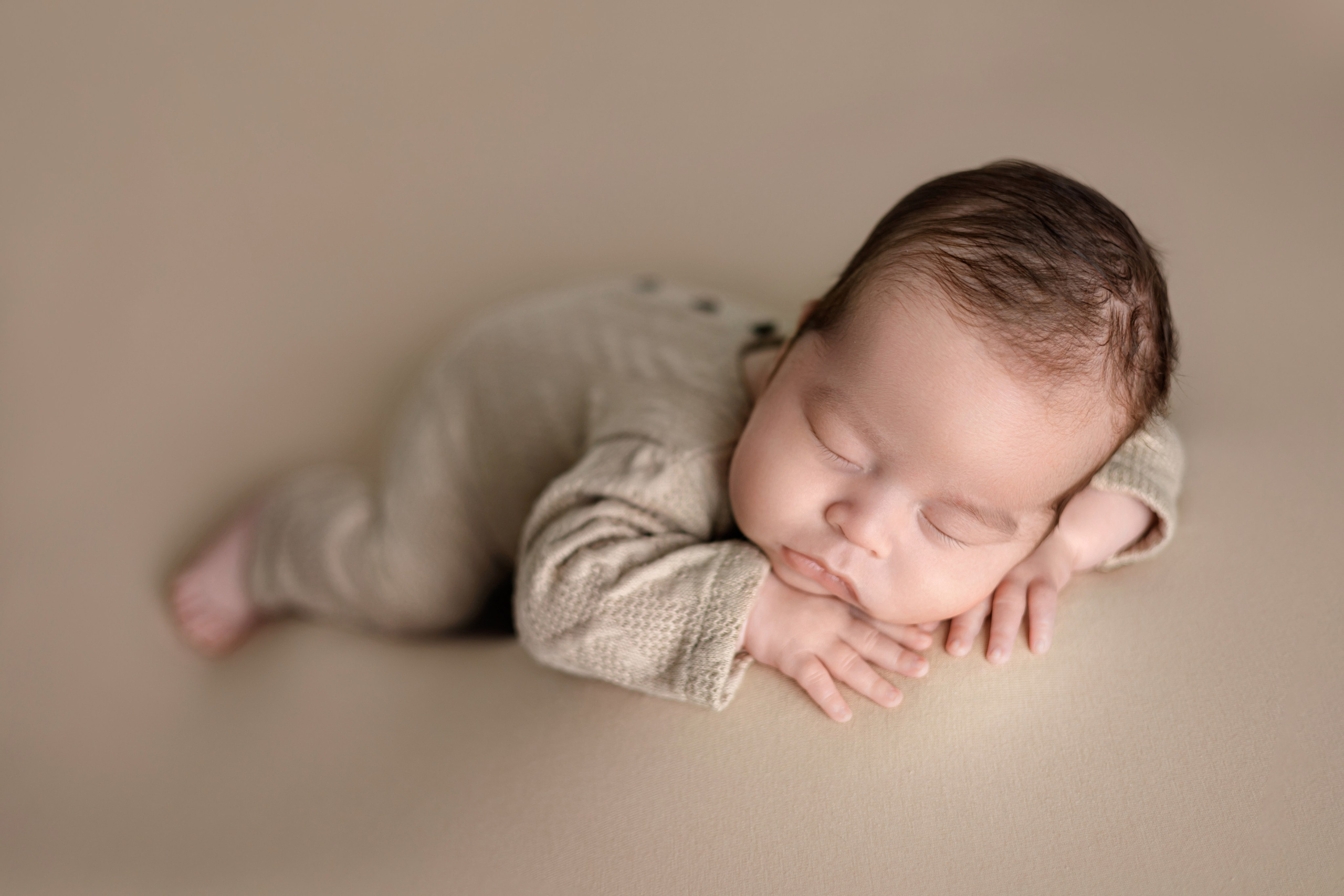 Халид и Лейла. Евгения Горбунова фотограф новорожденных в Новом Уренгое