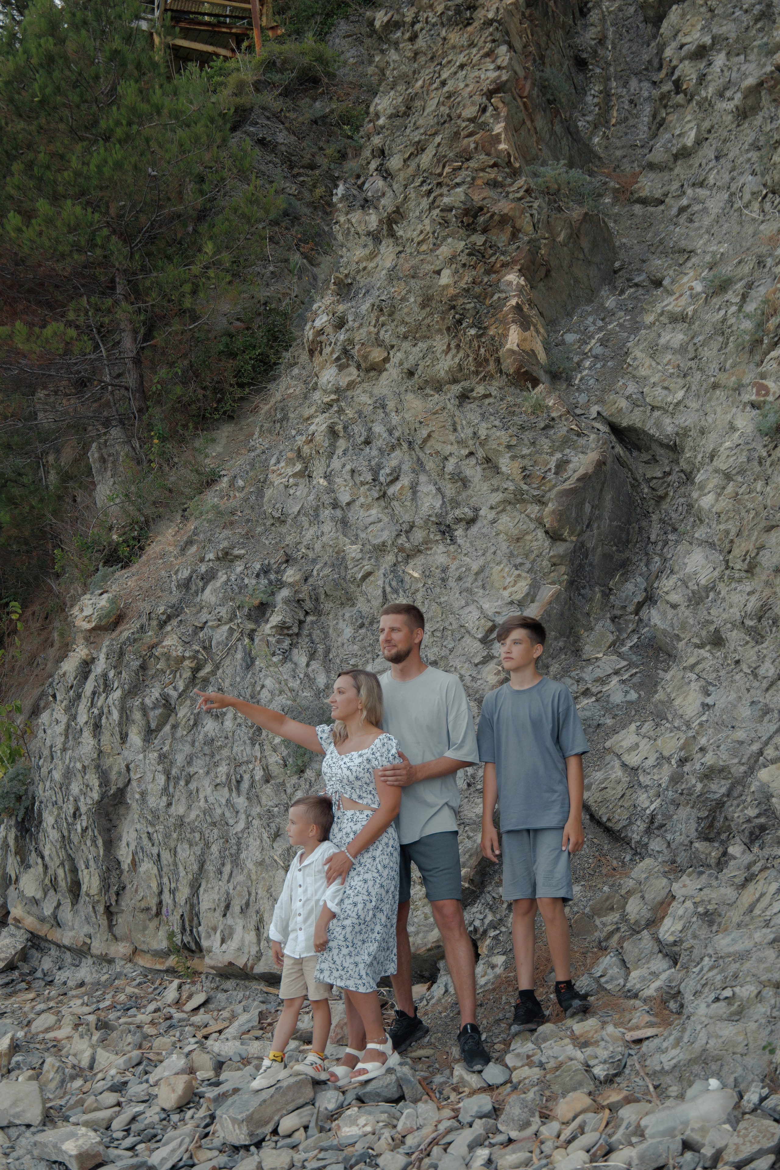 Семейная прогулка на берегу моря. Семейный и портретный фотограф в Геленджике Любовь Бодрова