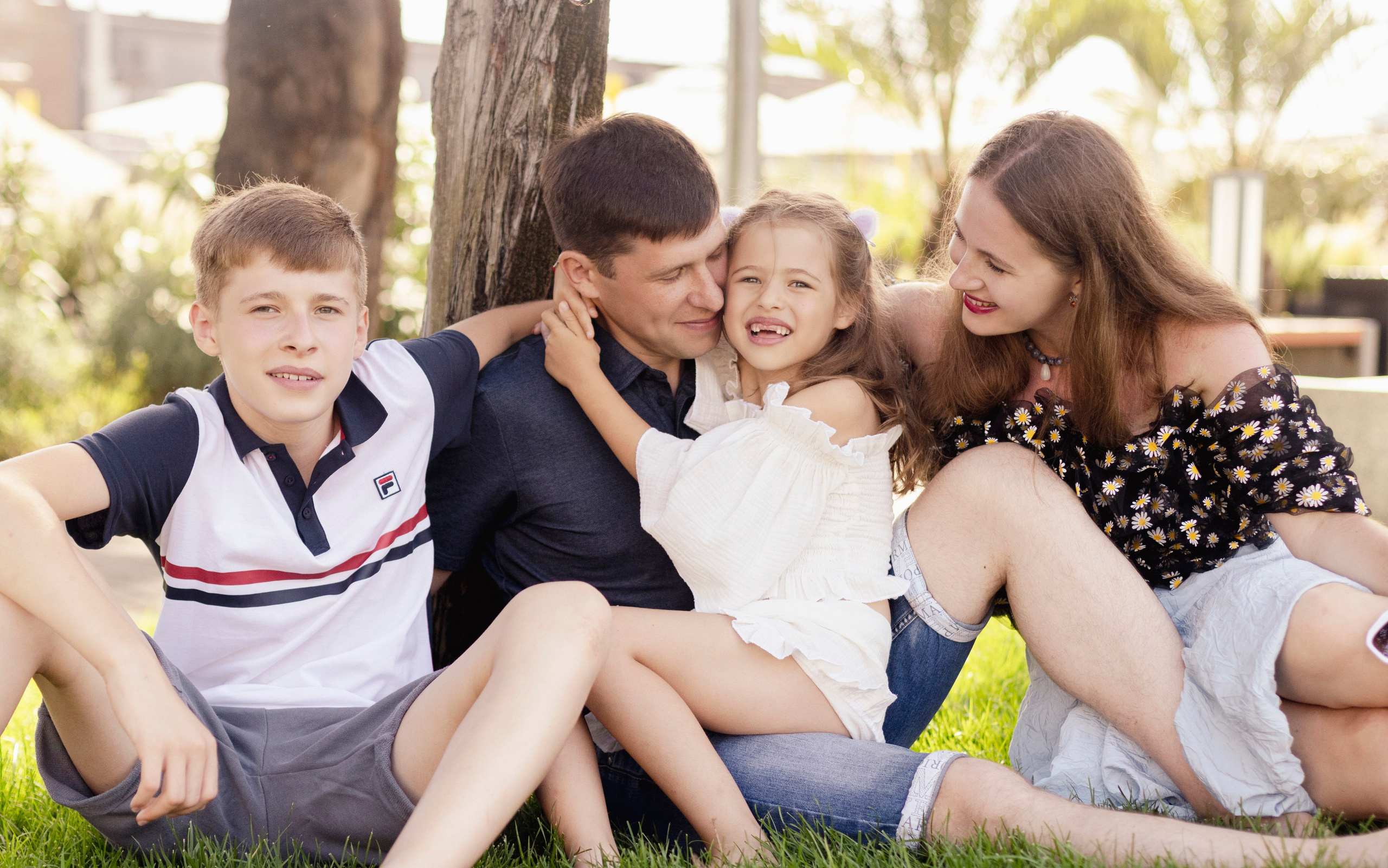 Радостные моменты в тени кипарисов. Reportage and staged photographer Natalia Sannikova