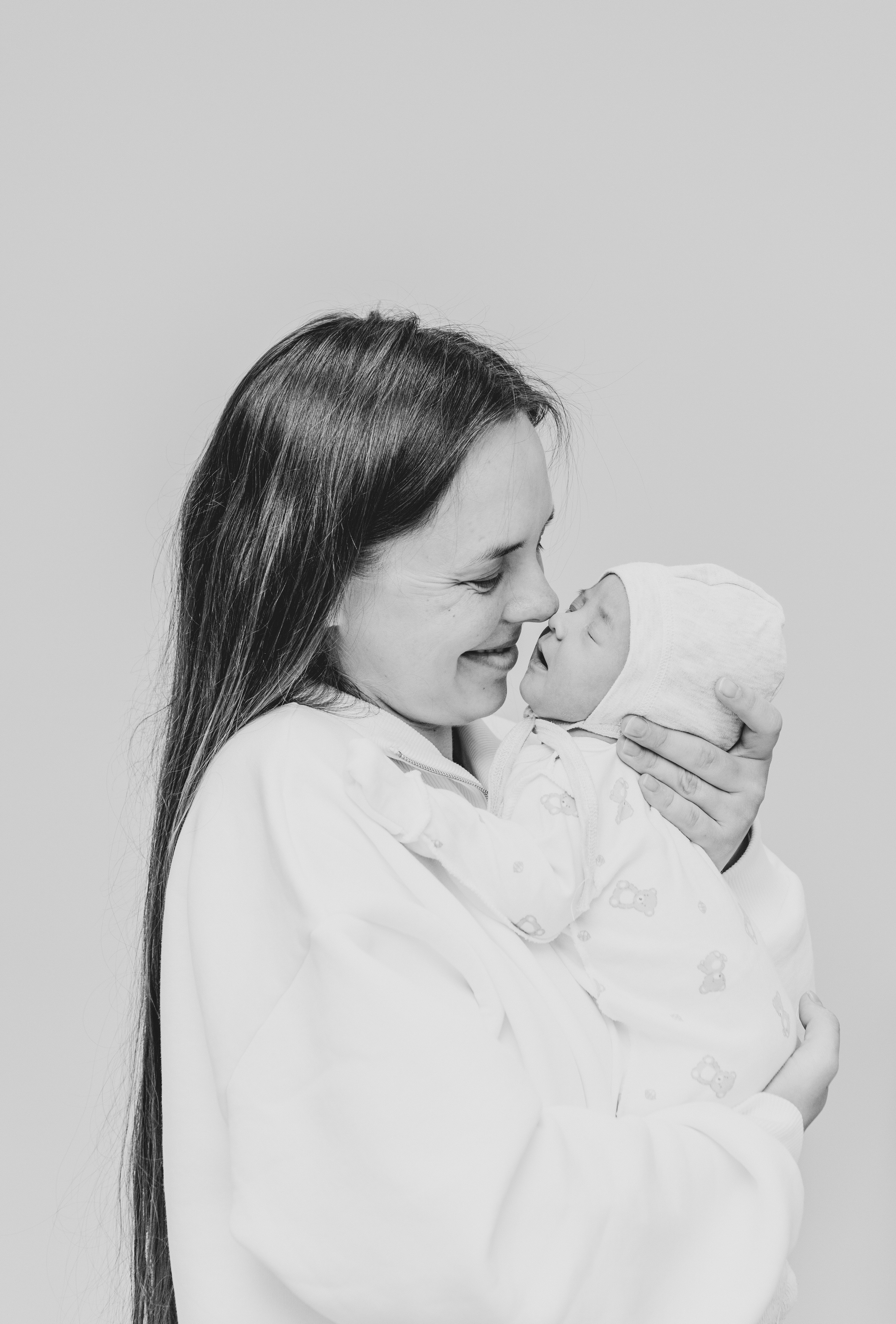 Выписка малышки. Мать и дитя на Севастопольском. Фотограф на выписку из роддома в Москве и МО