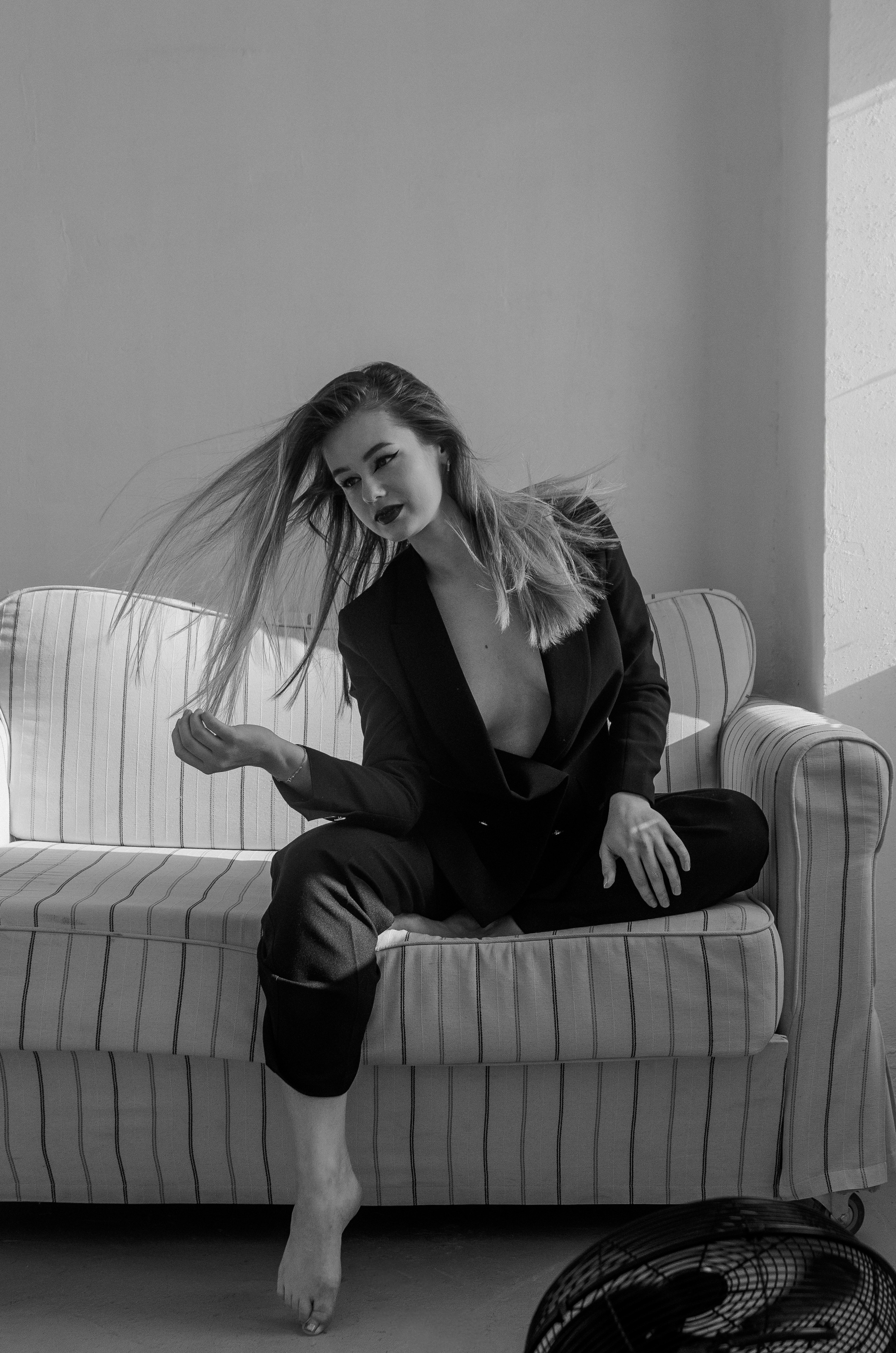 Женская фотосессия в стиле минимализм. Денисова Аля — фотограф для парных съемок и индивидуальных историй в Барнауле