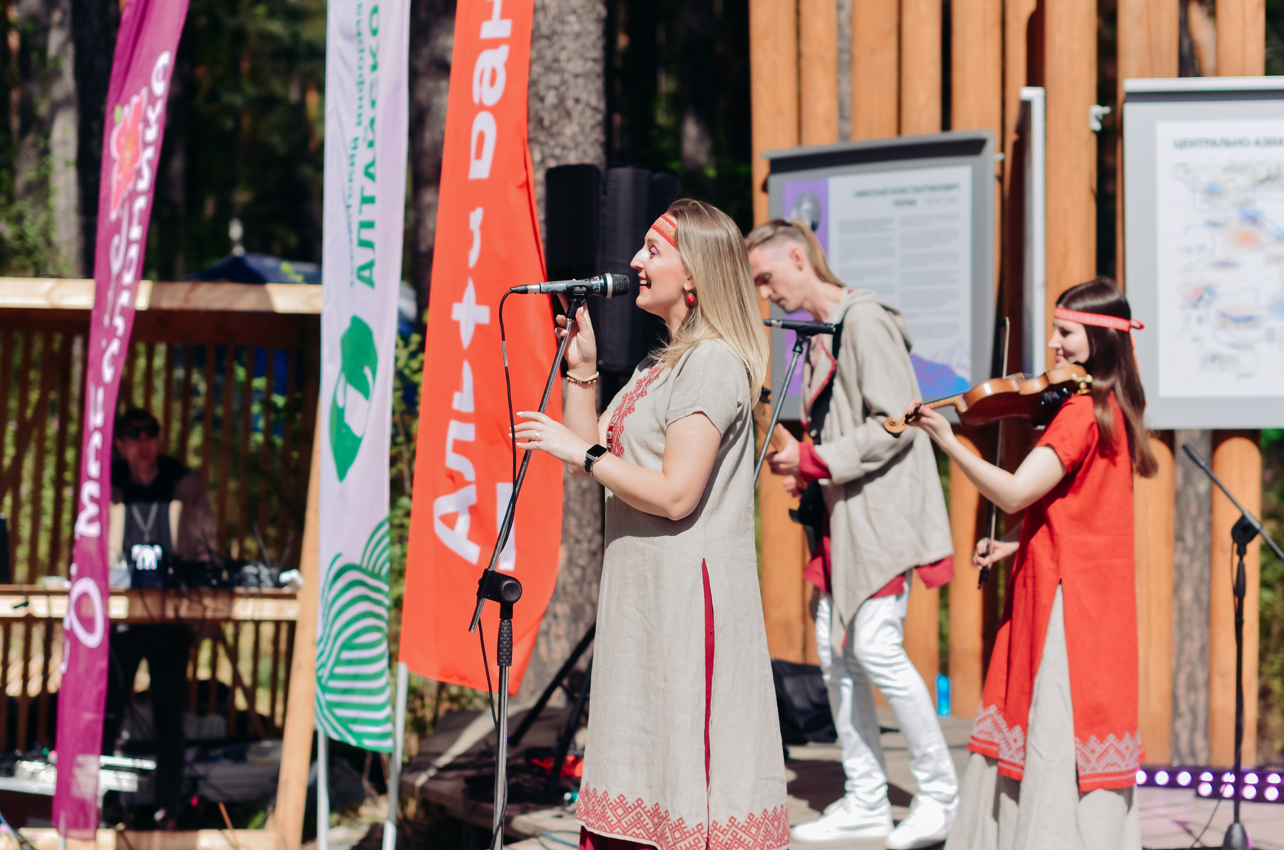 Фестиваль «Цветение Маральника на Алтае 2025». Фоторепортаж. Денисова Аля — фотограф для парных съемок и индивидуальных историй в Барнауле