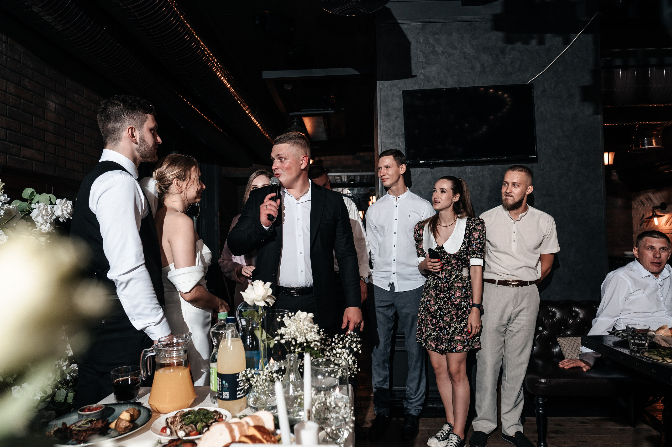 Даниил и Валерия. Черная утка. Полный день. Фотограф Екатерина Бочарникова