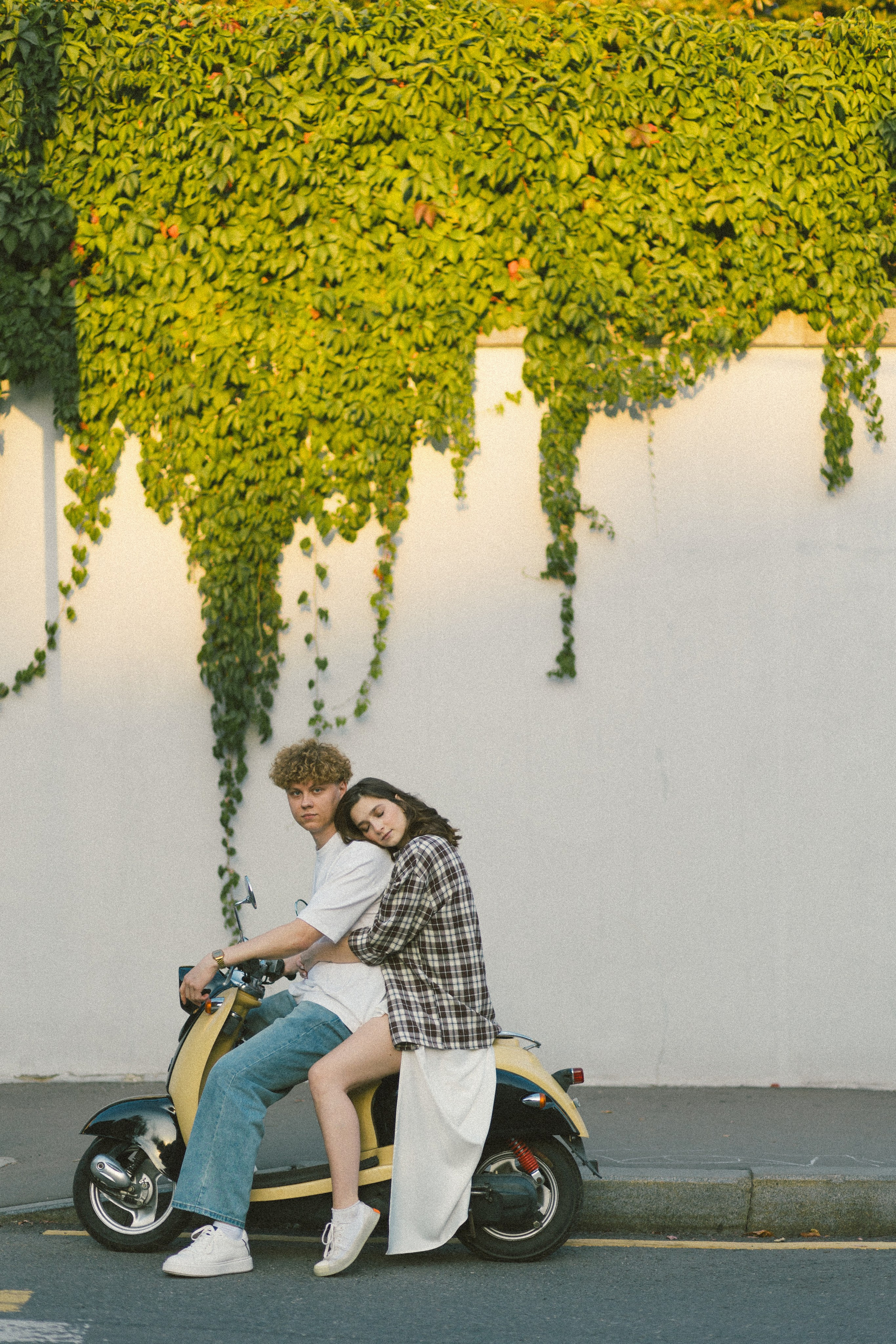 With a breeze. Wedding and family photographer
