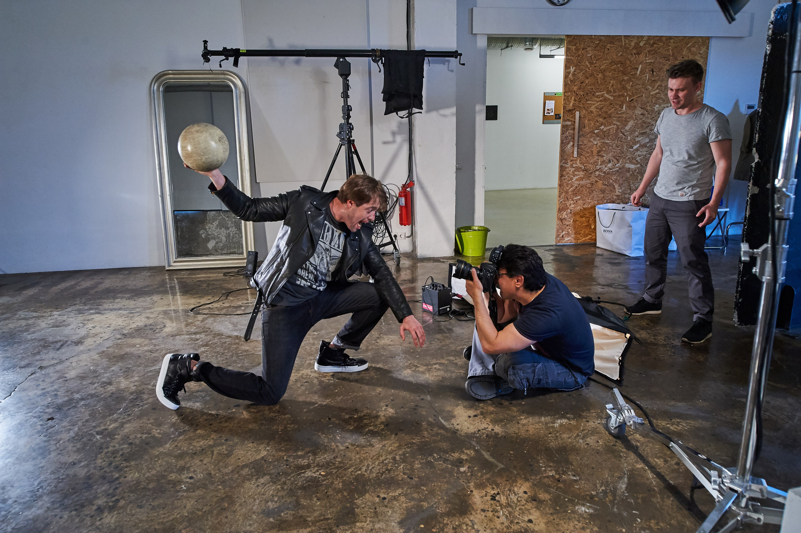 BACKSTAGE. Www.apowerstudio.com