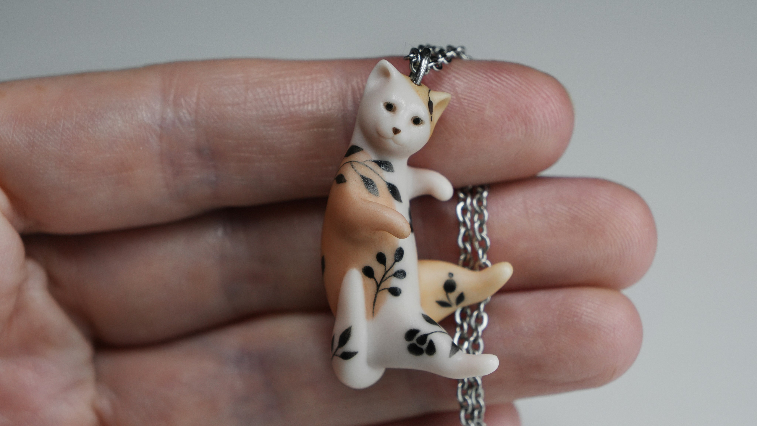 Кот с цветочным узором 6 000 руб. Авторские Шарнирные куклы и украшения из фарфора Алексаны Лавринчук