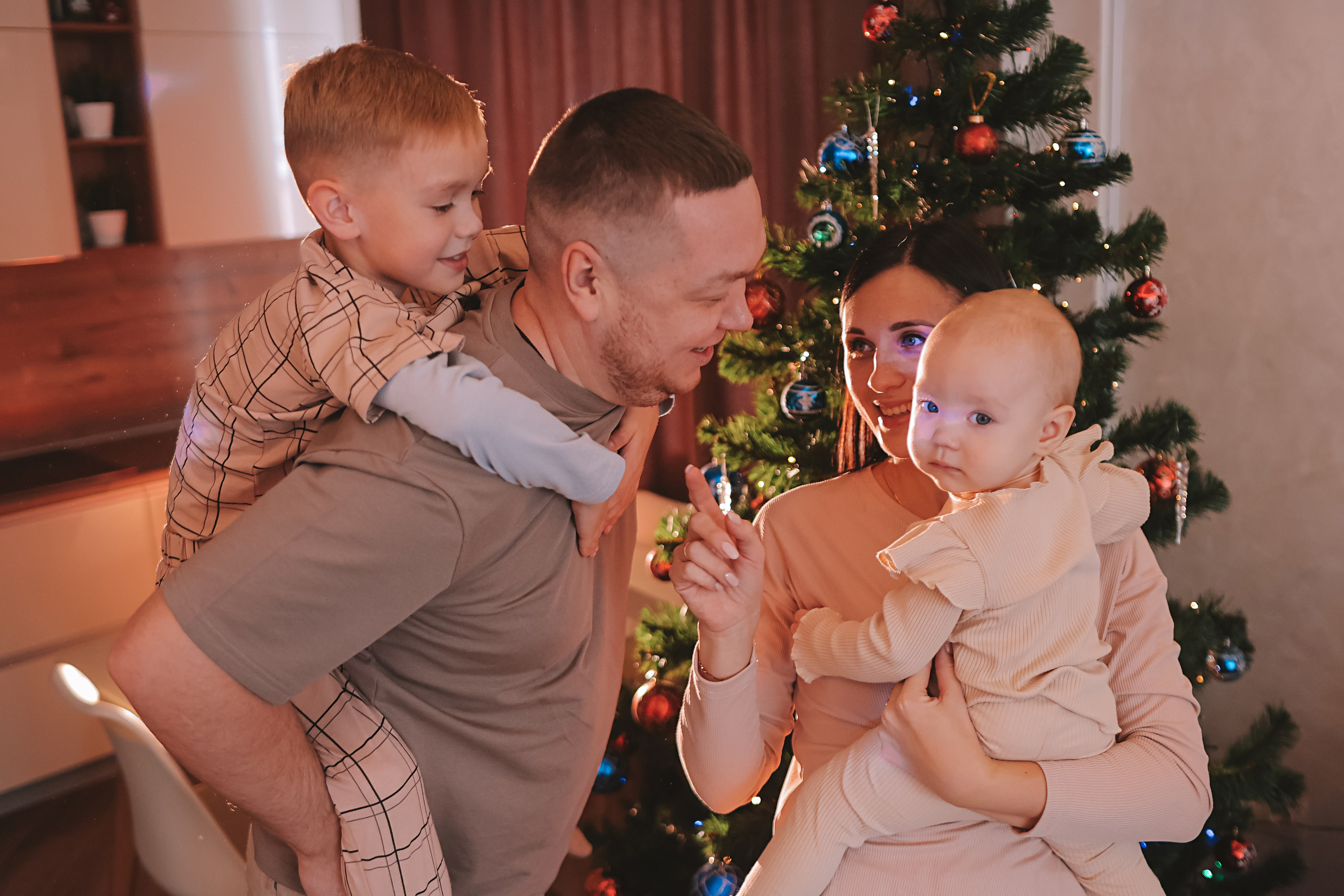 Дома. Семейный фотограф Тюмень, фотограф на роды Салмина Мария