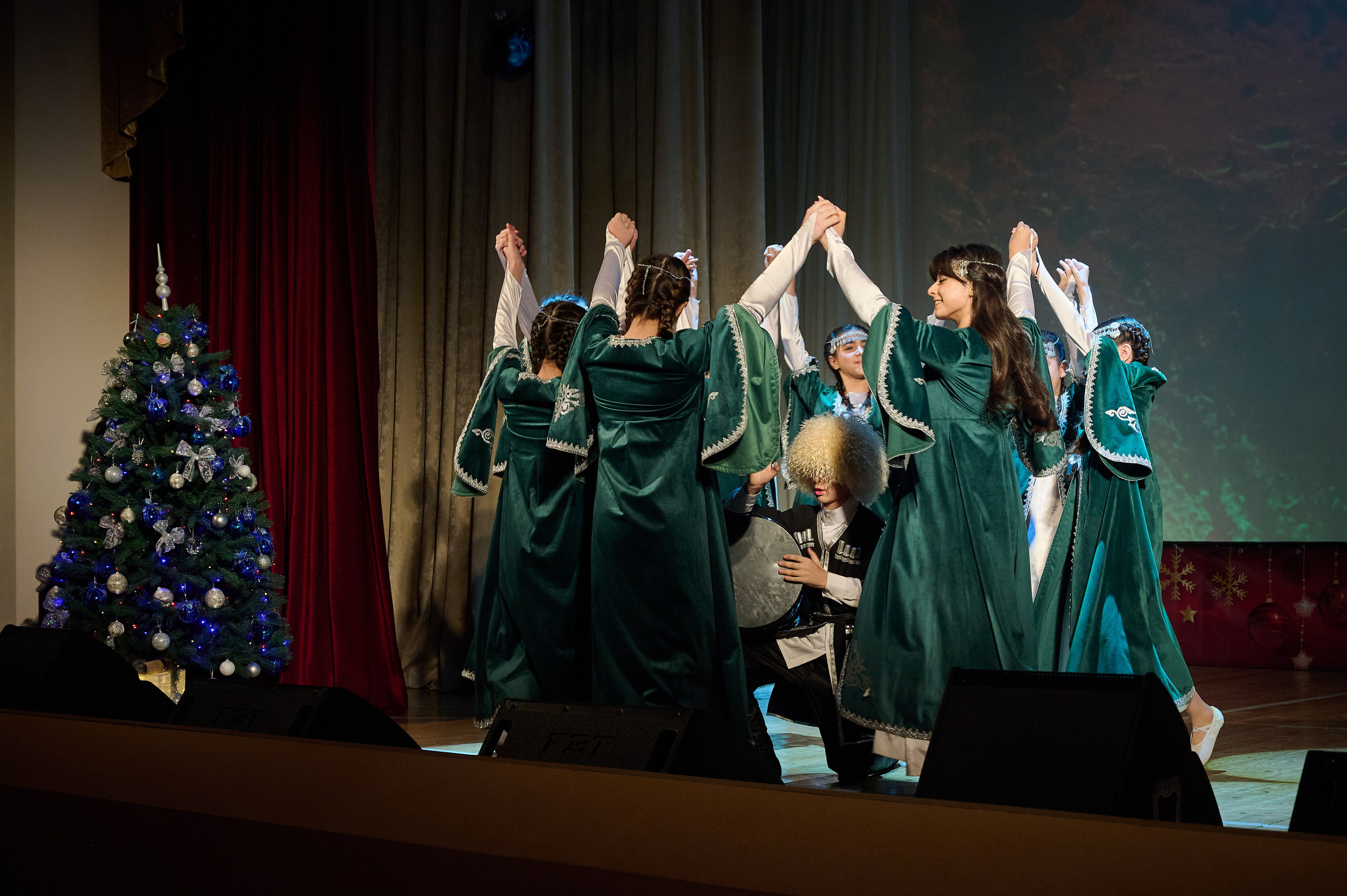 Концерт НГ В ДК. Жизнь курорта Кабардинка в фотографиях