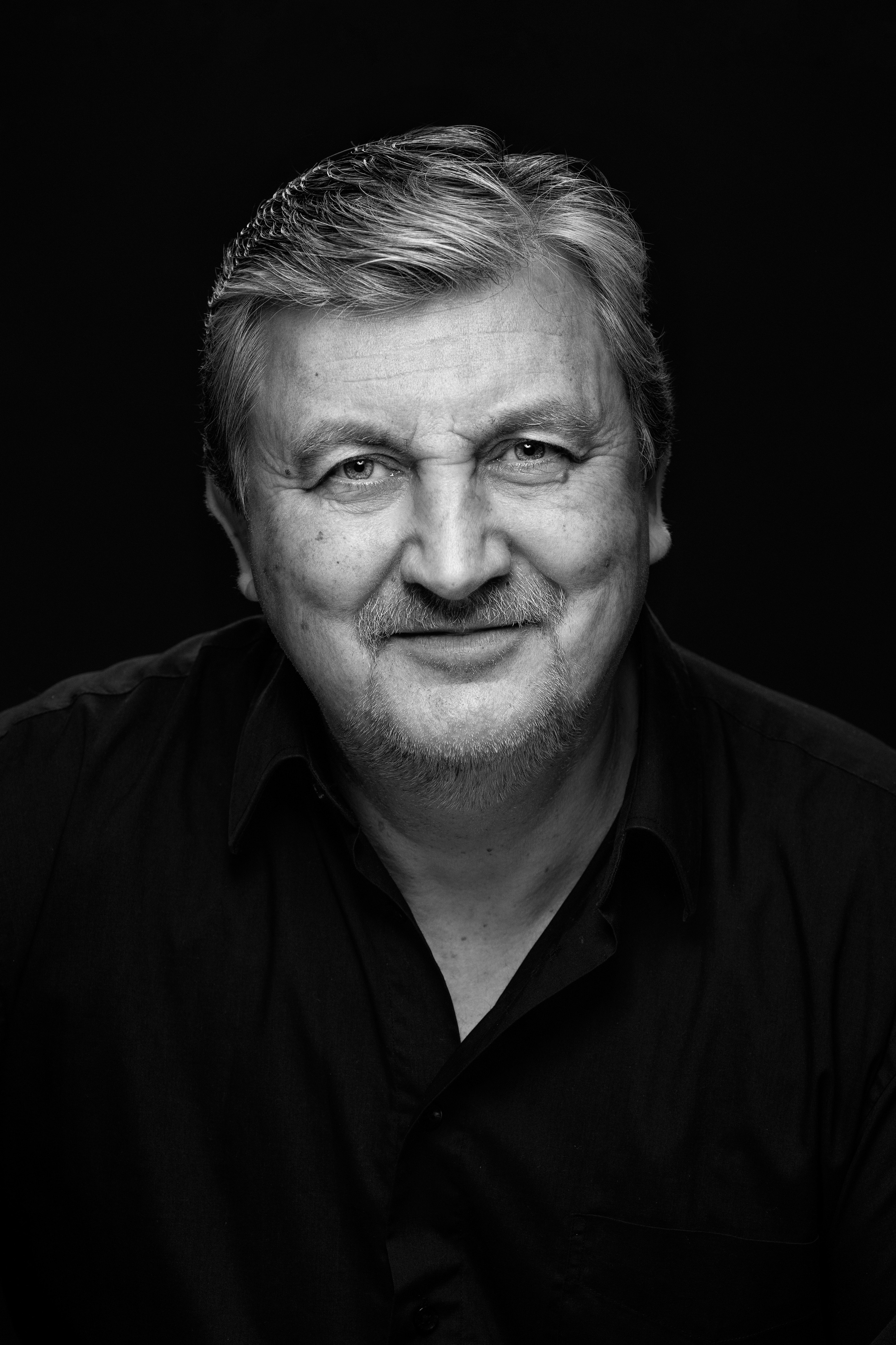 черно-белый портрет артиста театра для сайта