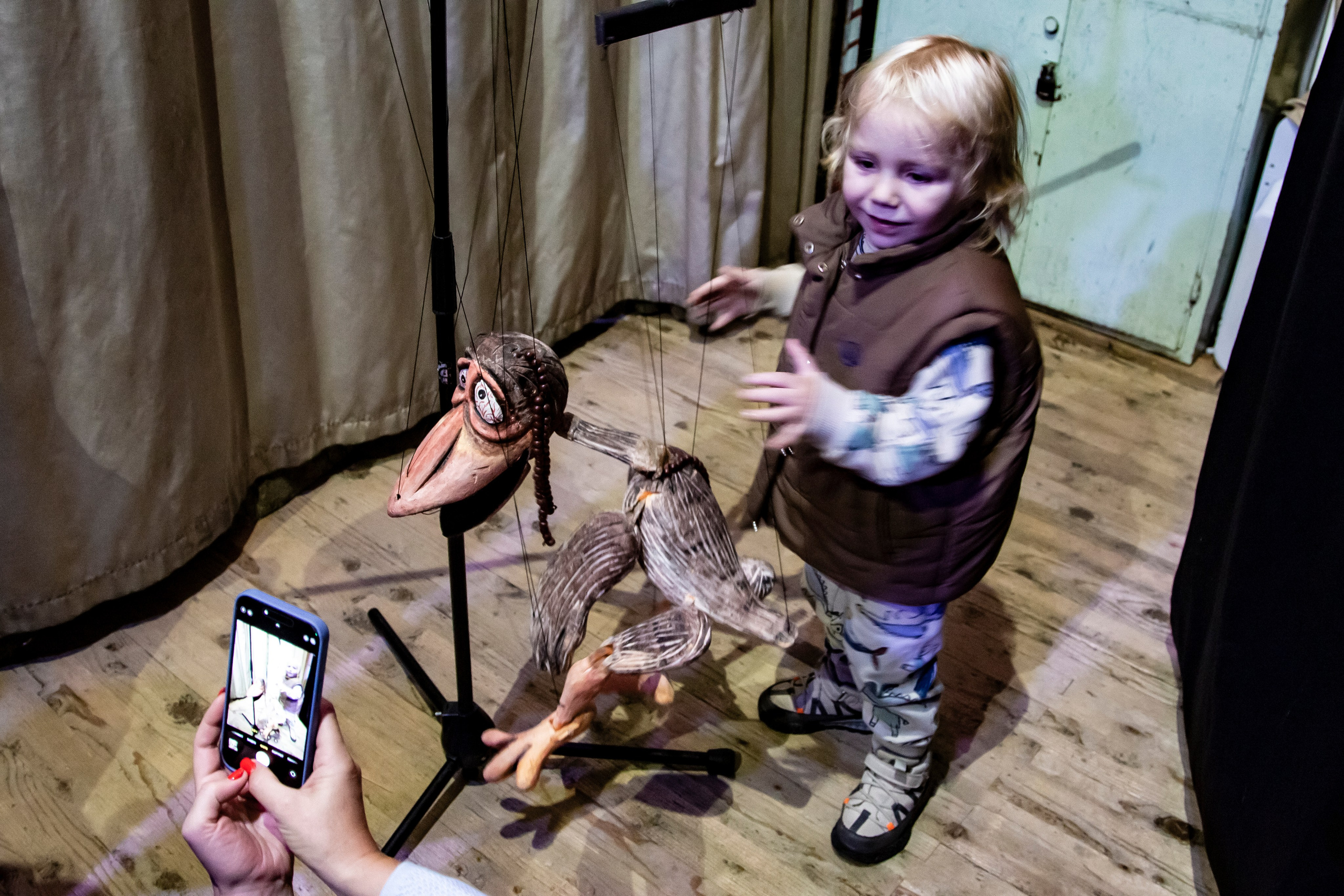 Жирафа и носорог спектакль театра Саквояж. Фотограф в Сочи Юрий Шептаев