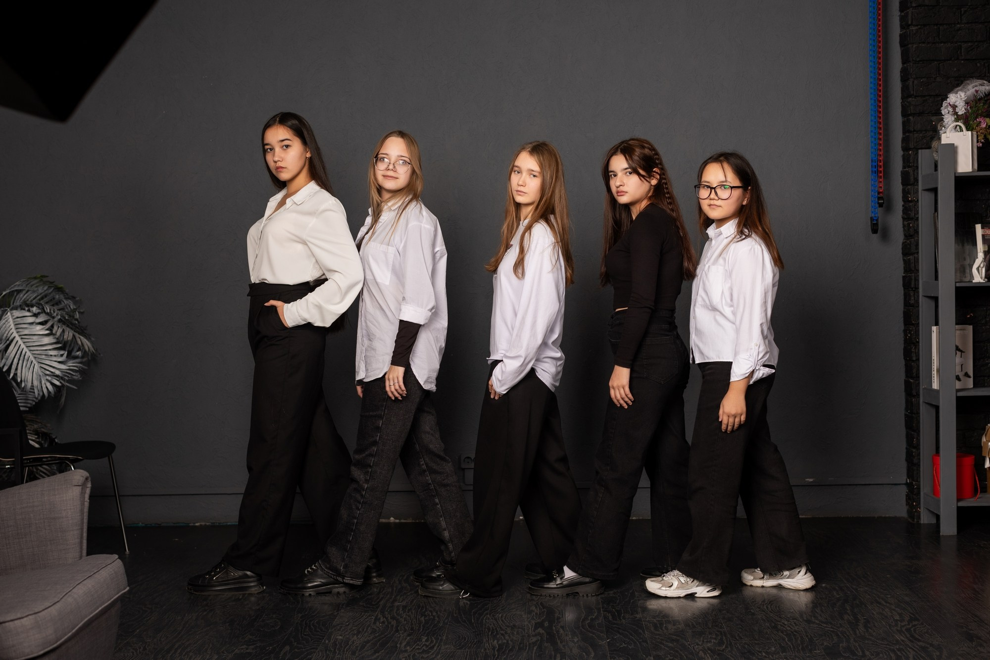 Создание Выпускного Альбома для 9 Класса: Съемка в Студии, Красноярск. СИГМА | Студия выпускных альбомов Красноярск