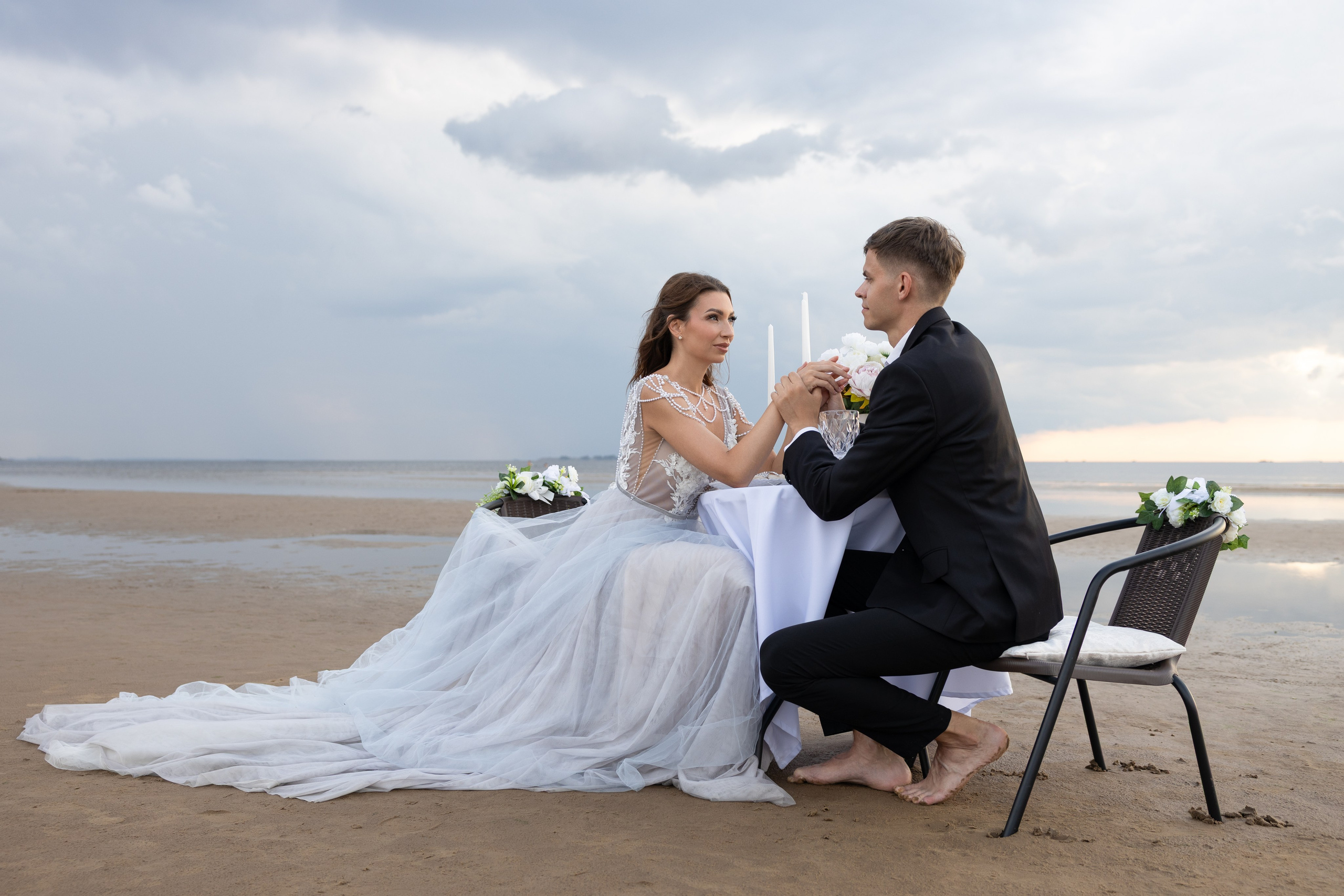 Свадебный ужин для двоих на берегу Финского залива. Фотограф в Санкт-Петербурге Вагнер Юлия