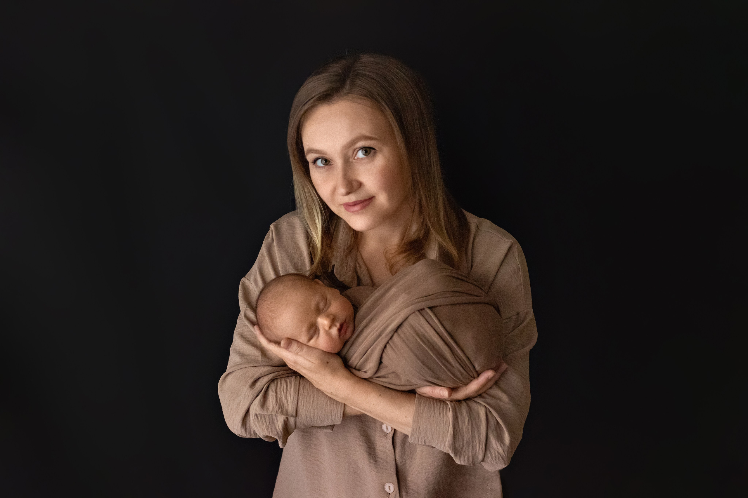 Кропотливая фотосессия маленького малыша с мамой