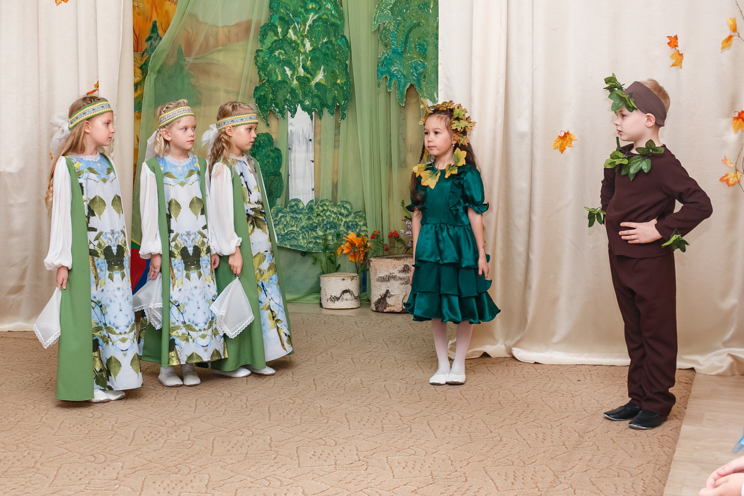 Детский сад \ осенний утренник. Фотограф в  г. Новосибирск