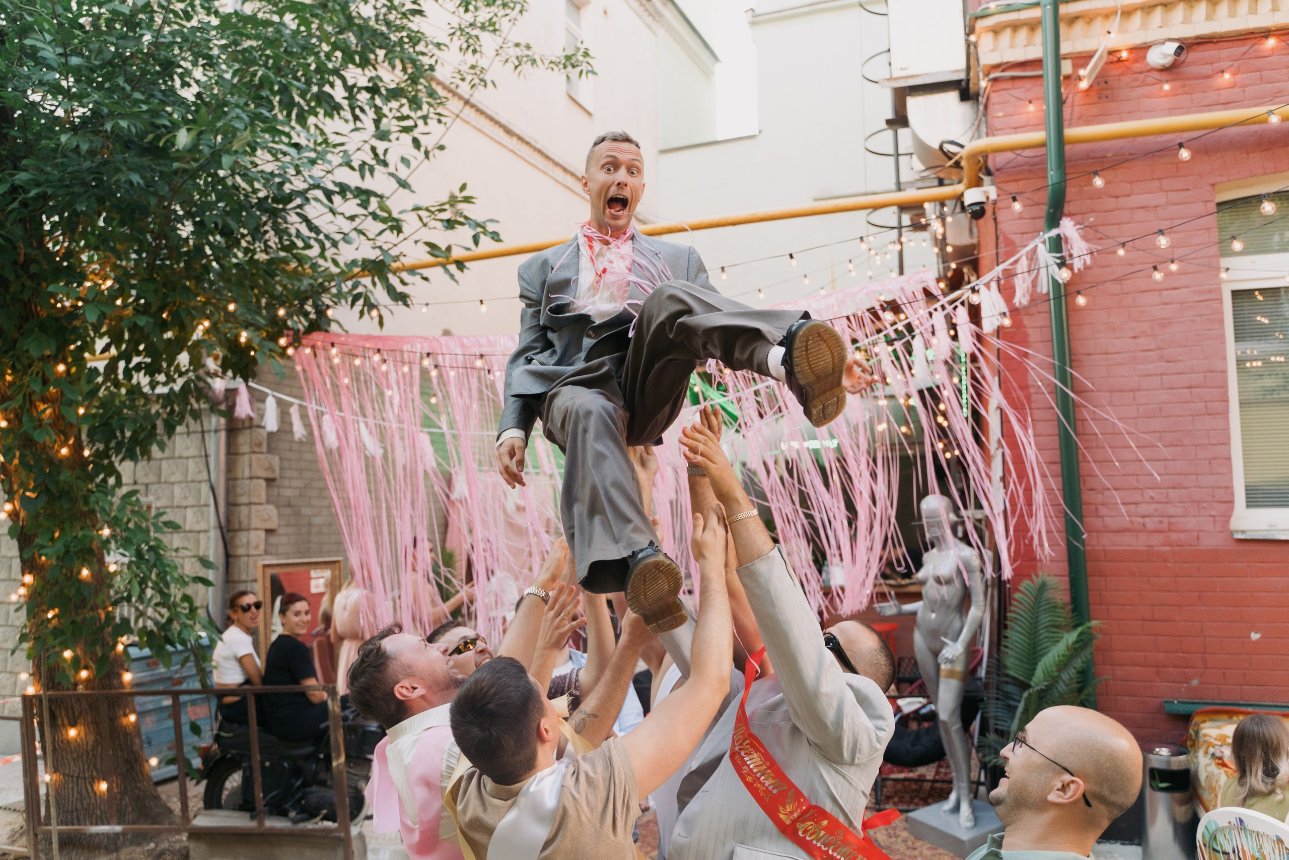 Ведущий Никита Шляндин