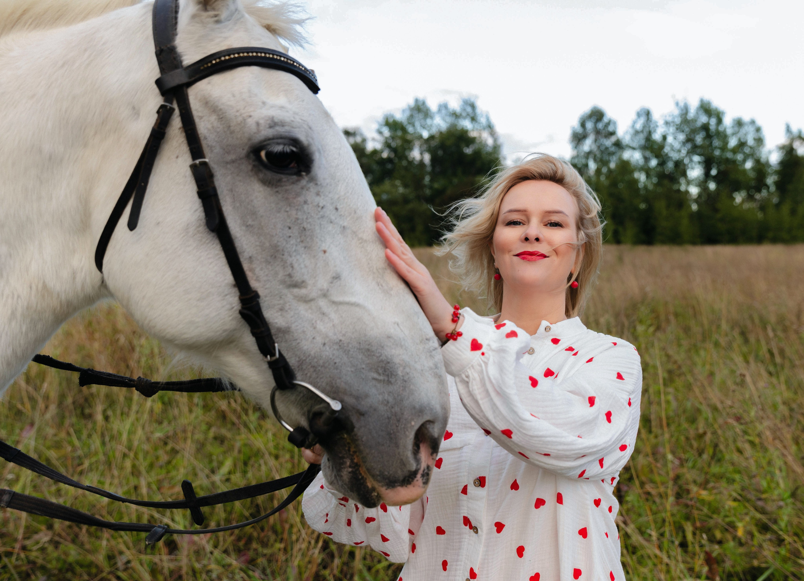 В поле с конём. Свадебный и семейный фотограф в Карелии