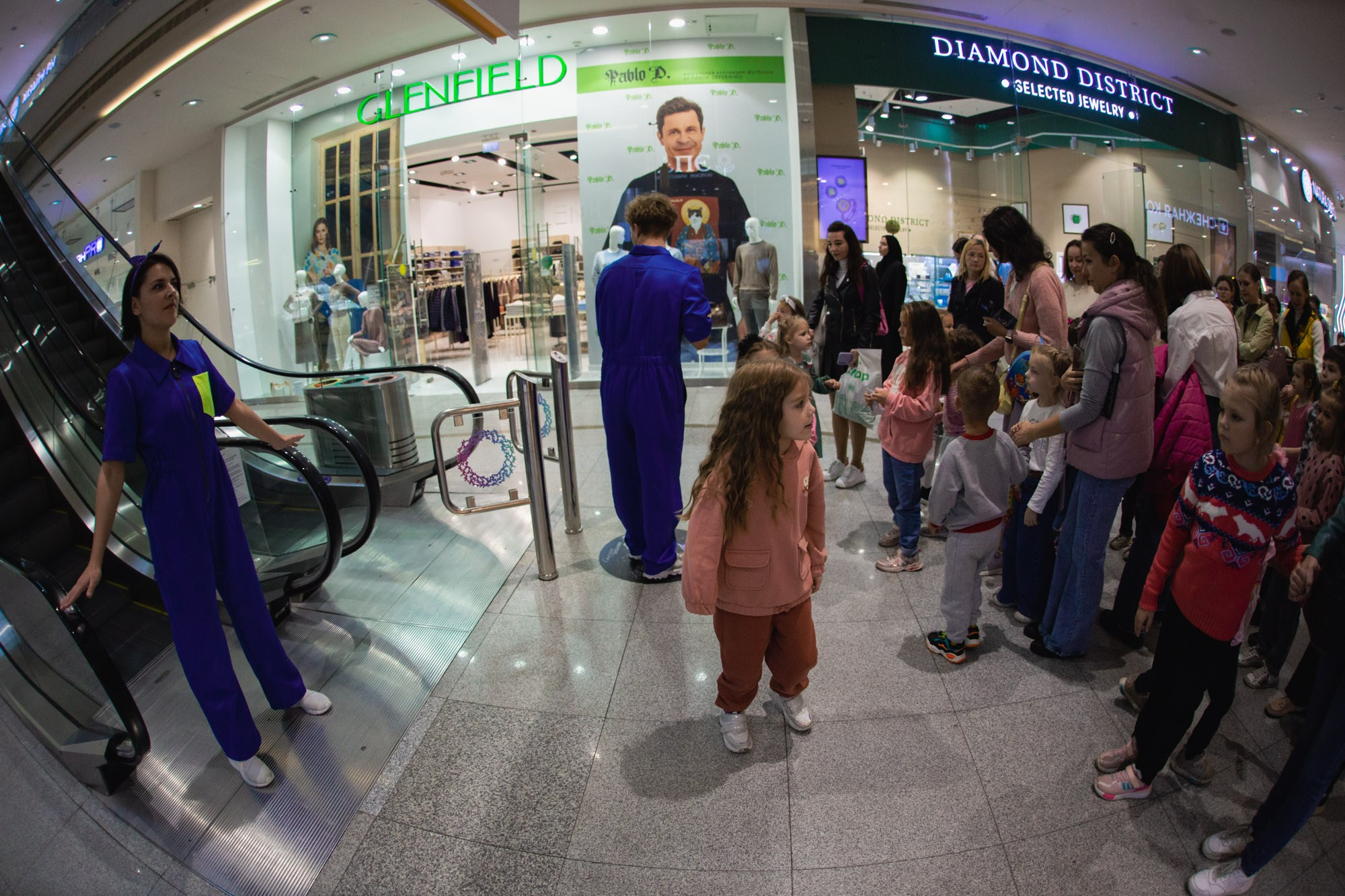 Сказка в ТЦ Океания. Репортажный и концертный фотограф в Москве Анастасия Осень
