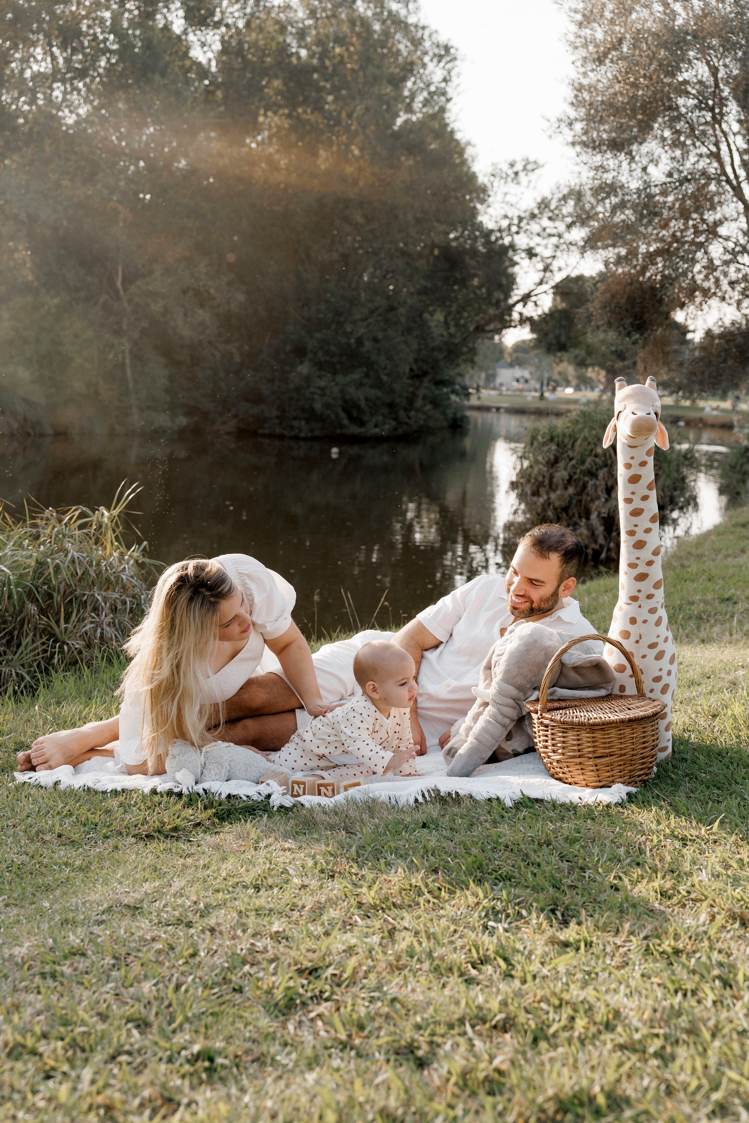 First year photoshoot inside the park (sunset). Wedding and family photographer