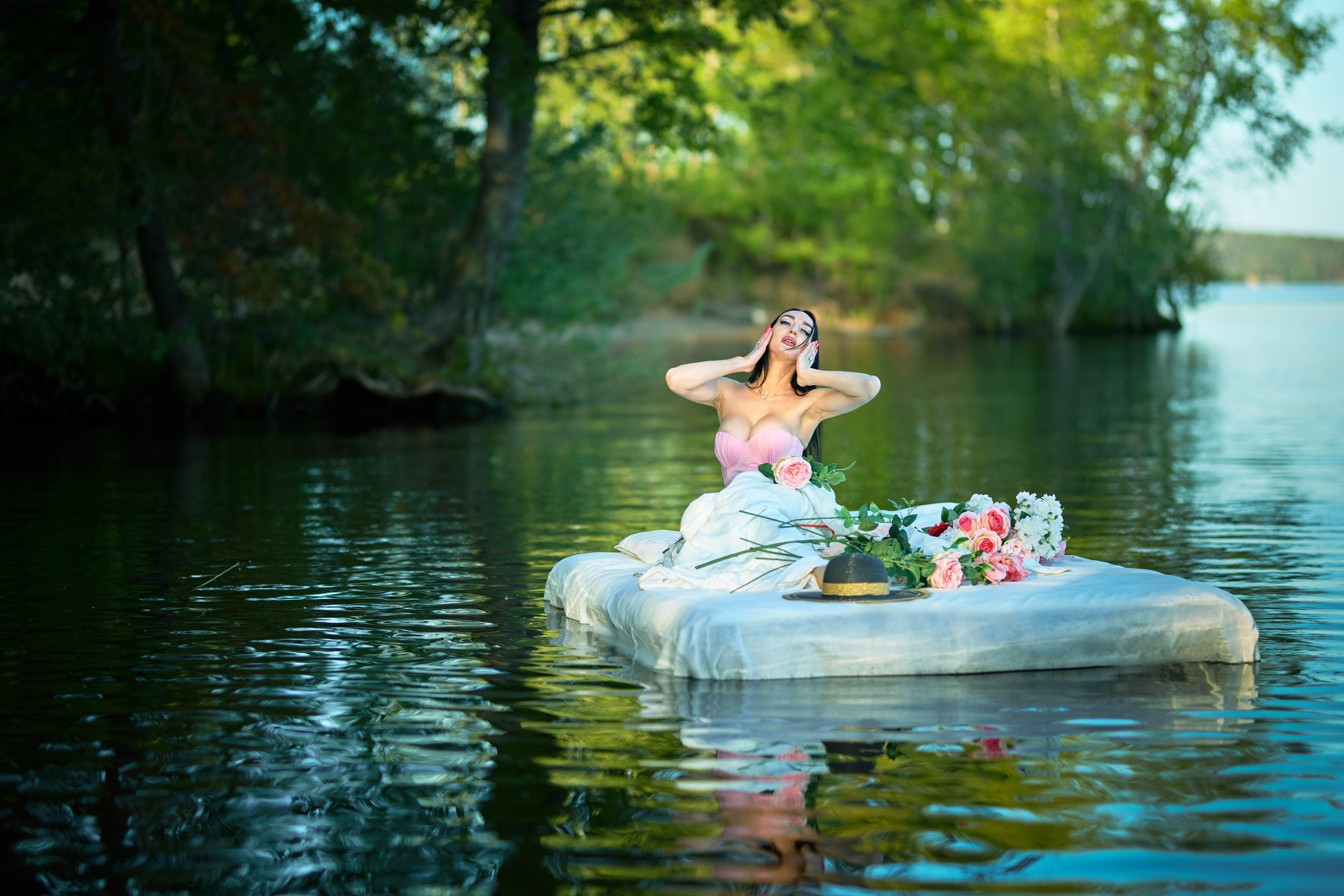 Фотосессия на матрасе с цветами. Владимир Суздалов (ProMaXe) — Портретный фотограф, тематические фотосессии в Чебоксарах