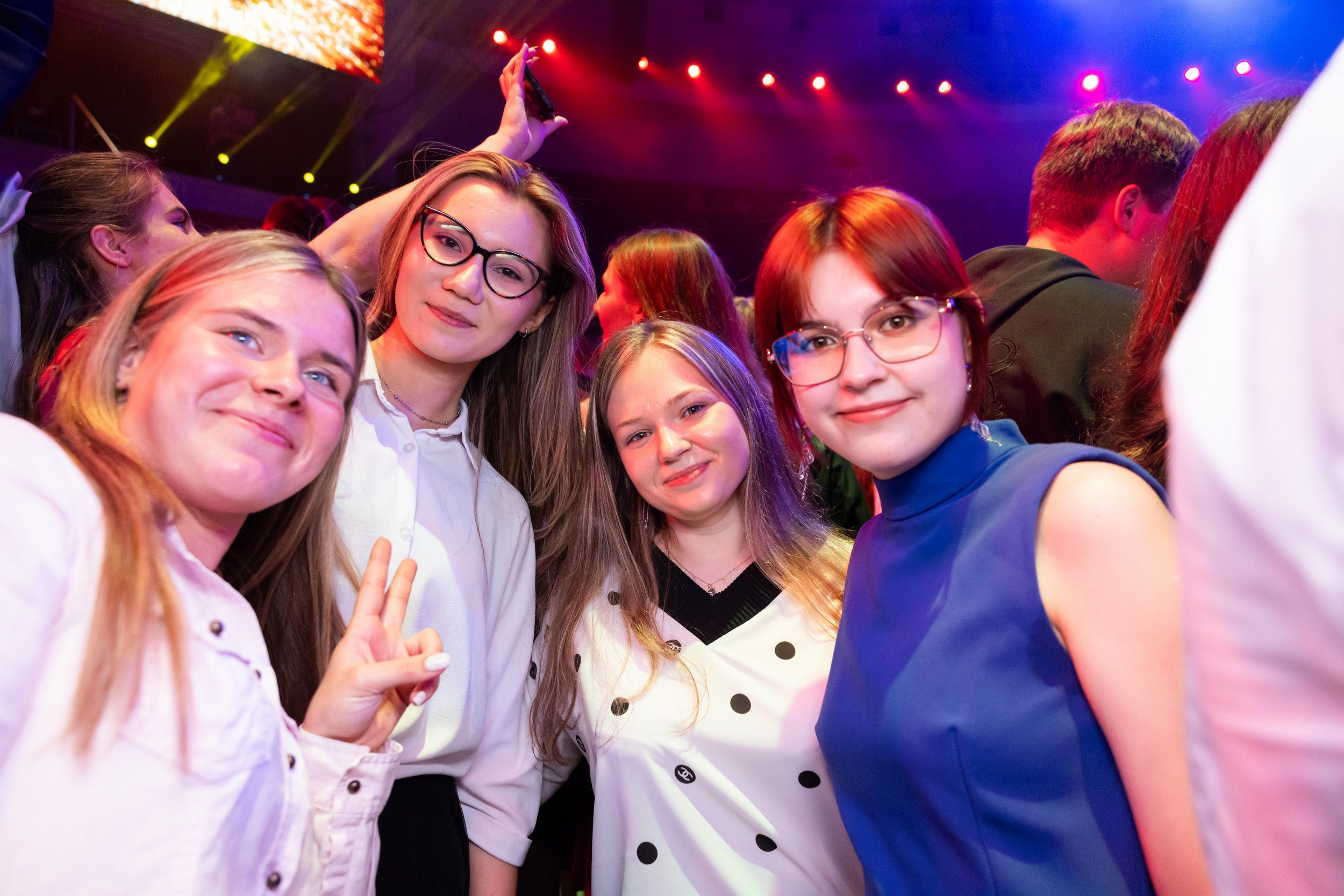 Городской бал выпускников (24 июня 2025). Репортажный фотограф Алексей Пирязев