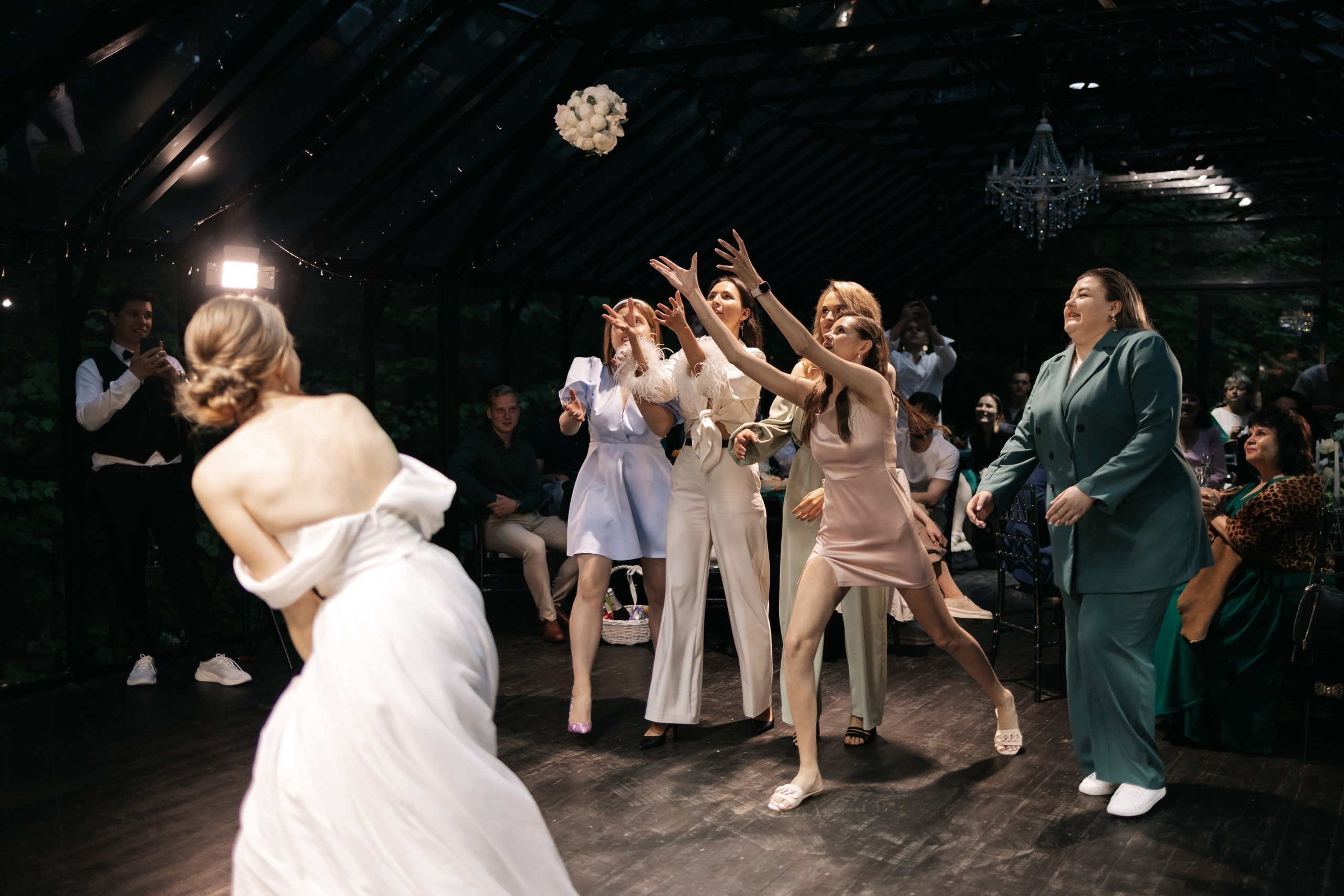 -Давай сделаем вид, что мы нормальные? -НЕТ. Свадебный фотограф Москва Мотеюнайте Виктория