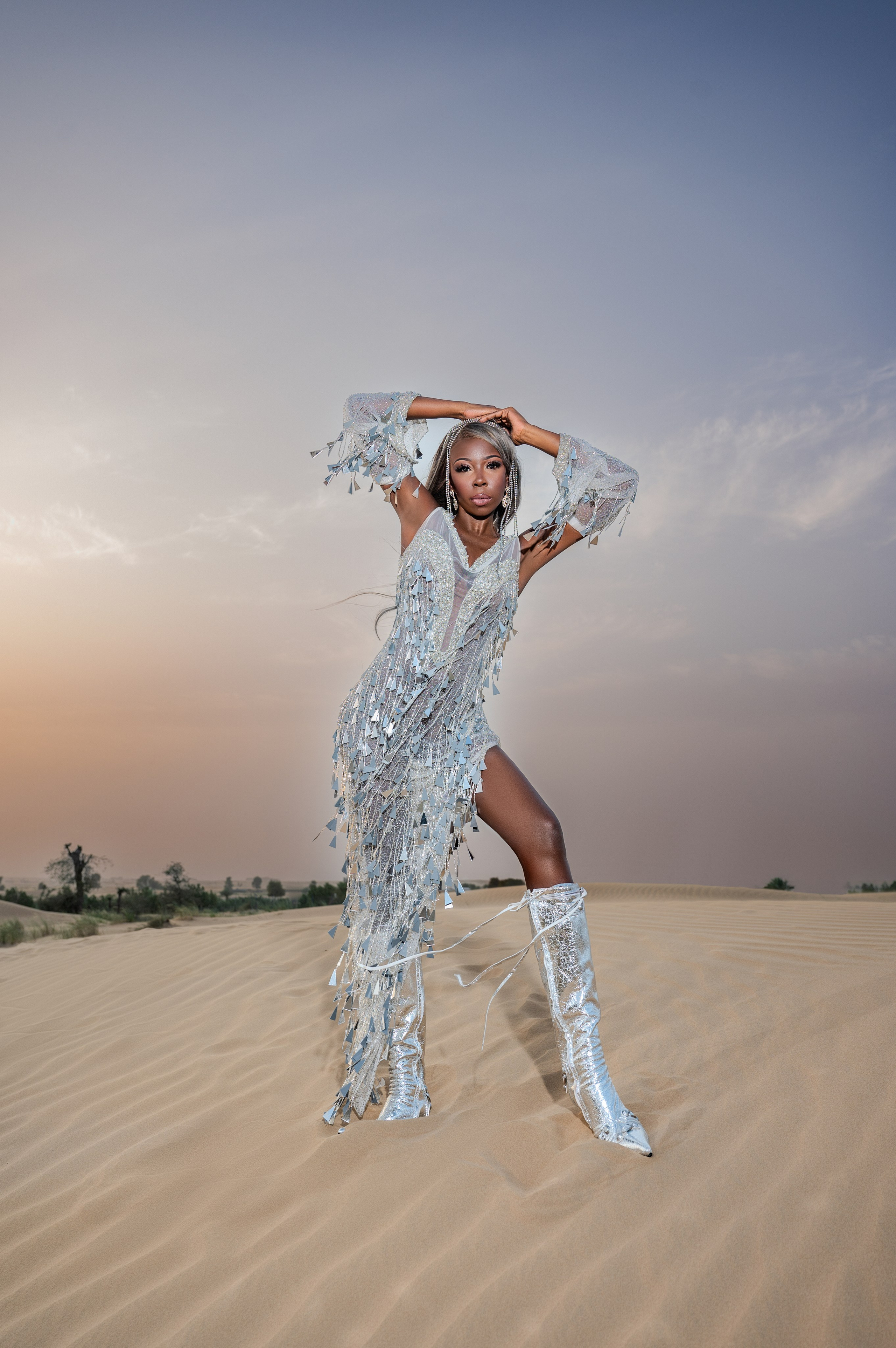 Шанталь в зеркальном платье. Коммерческий фотограф Москва /Дубай, эксклюзивные фэшн фотосессии