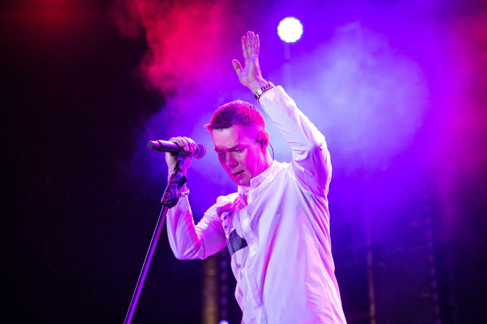 Стас Пьеха. Репортажный, промышленный и маркетплейс-фотограф Дмитрий Чернат