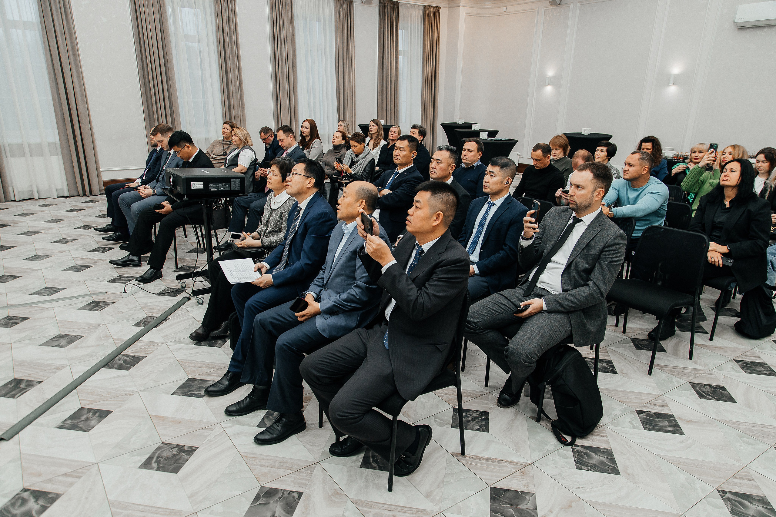Бизнес — встреча с предпринимателями Китая. Фотограф Екатеринбург Марина Поздеева