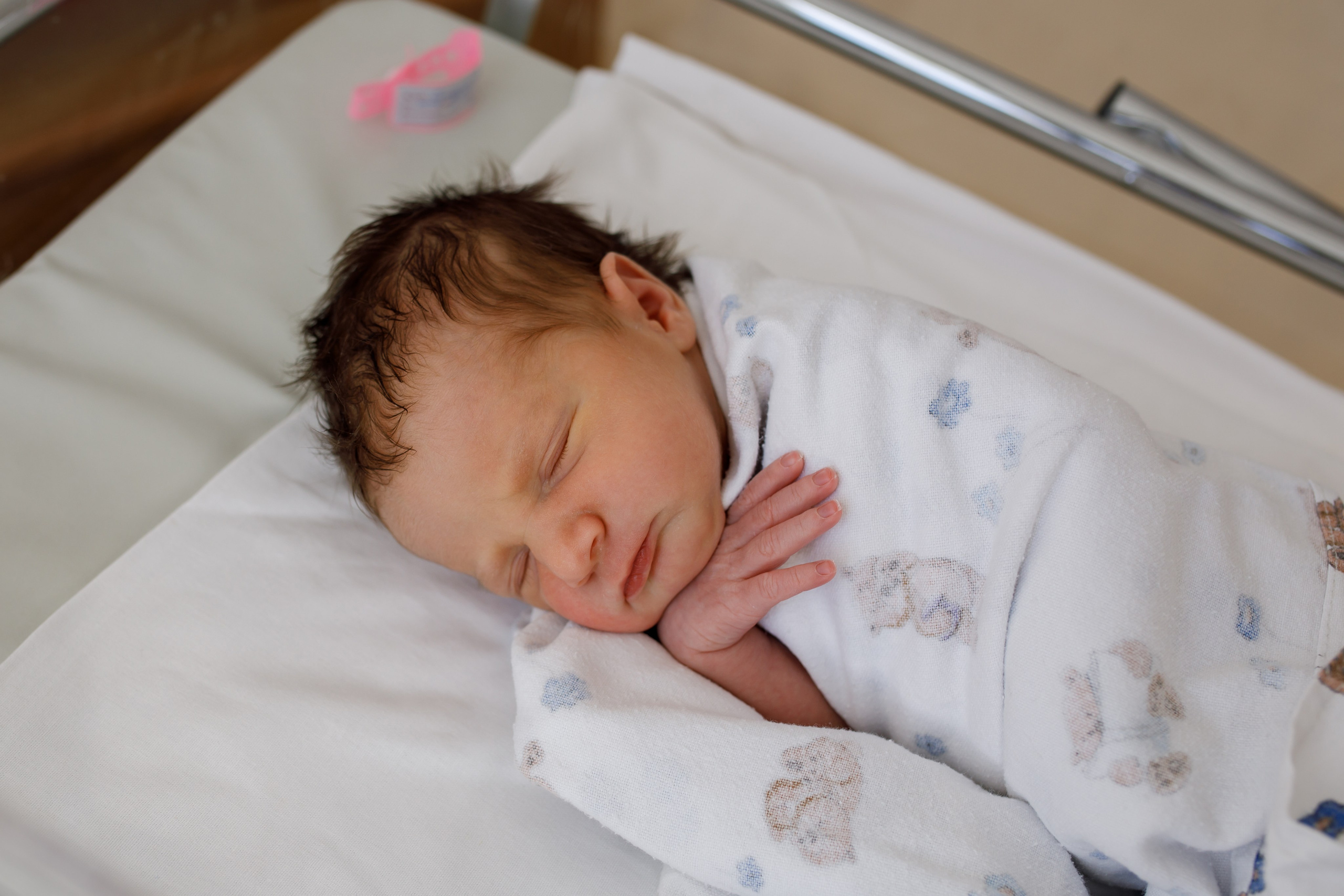 Фотосессия в палате. Фотограф новорожденных Ростов-на-Дону