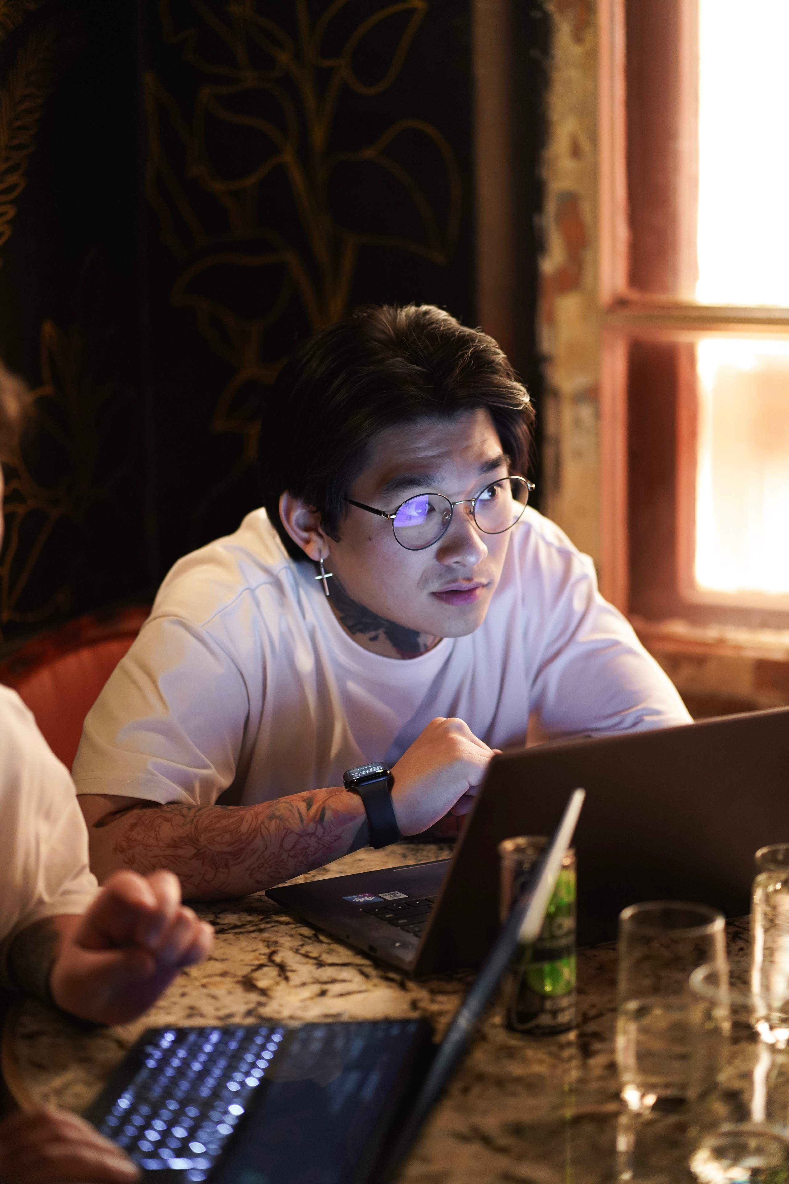 Bar Boss в «Детектив, где Вы?» (2024). Фотограф с психологическим образованием