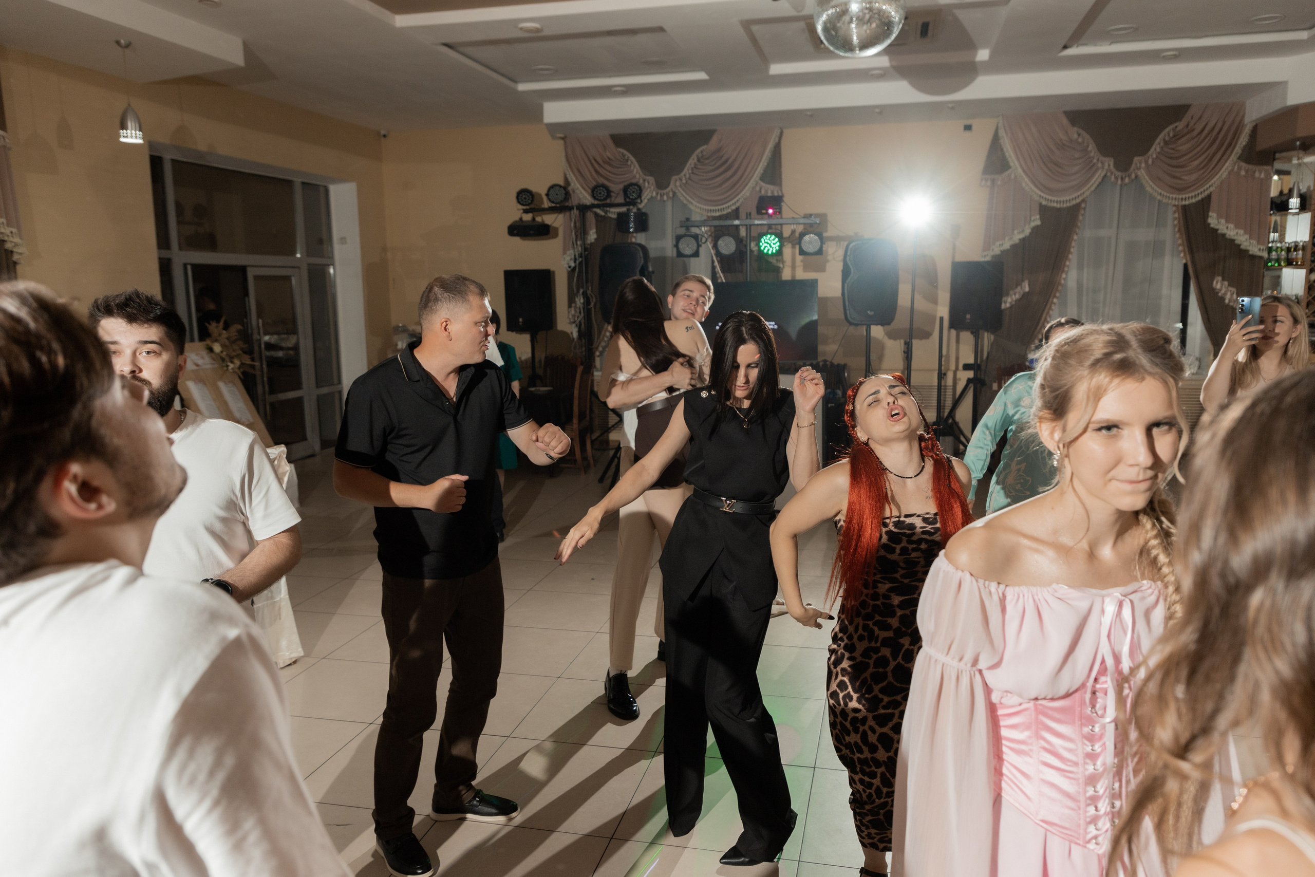 Роман и Александра (банкет). Свадебный фотограф Ангелина Сунгатулина | Саратов | Балаково | Вольск