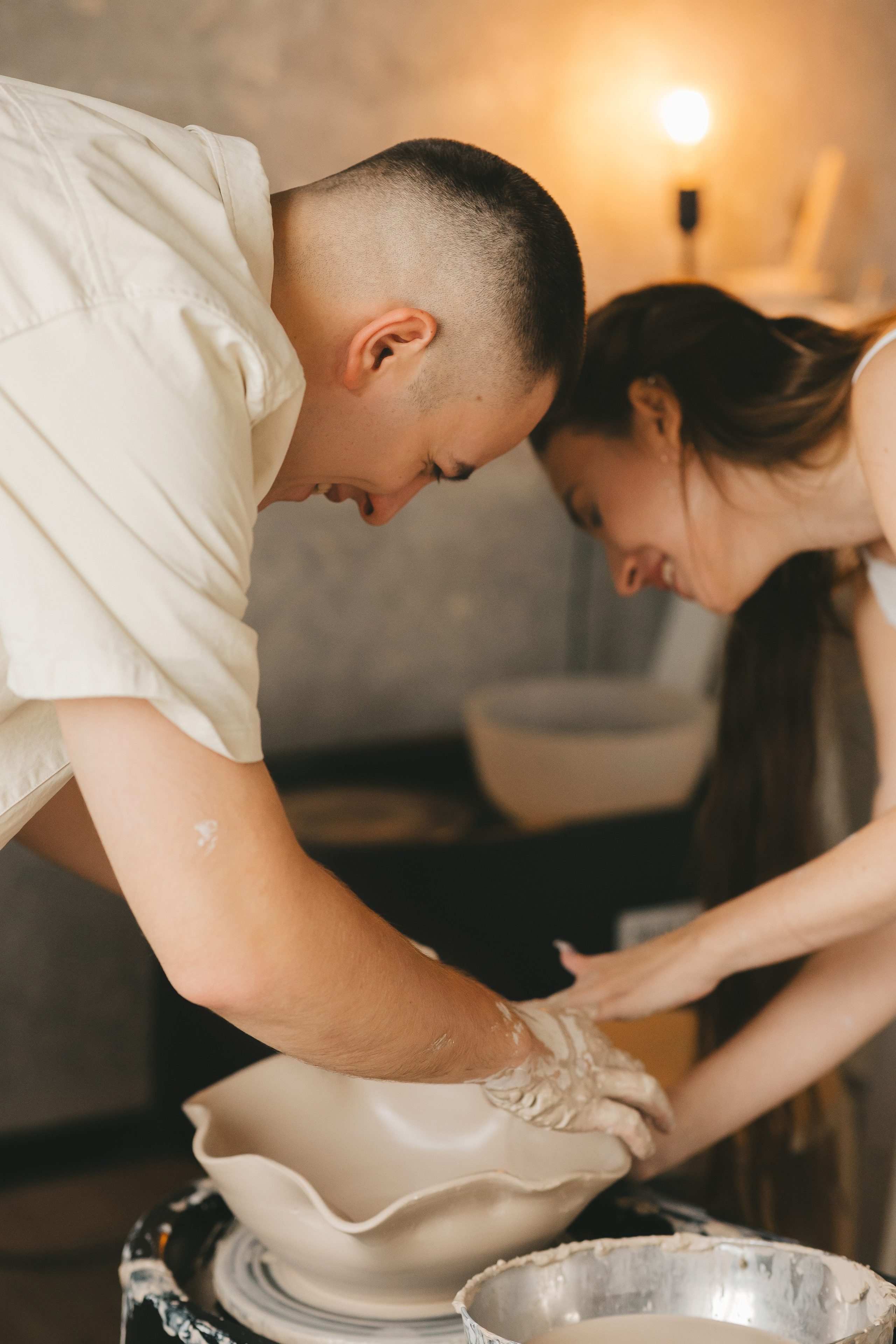 Дима и Даша в гончарной мастерской. Семейный lifestyle фотограф в Санкт-Петербурге Людмила Пахомова