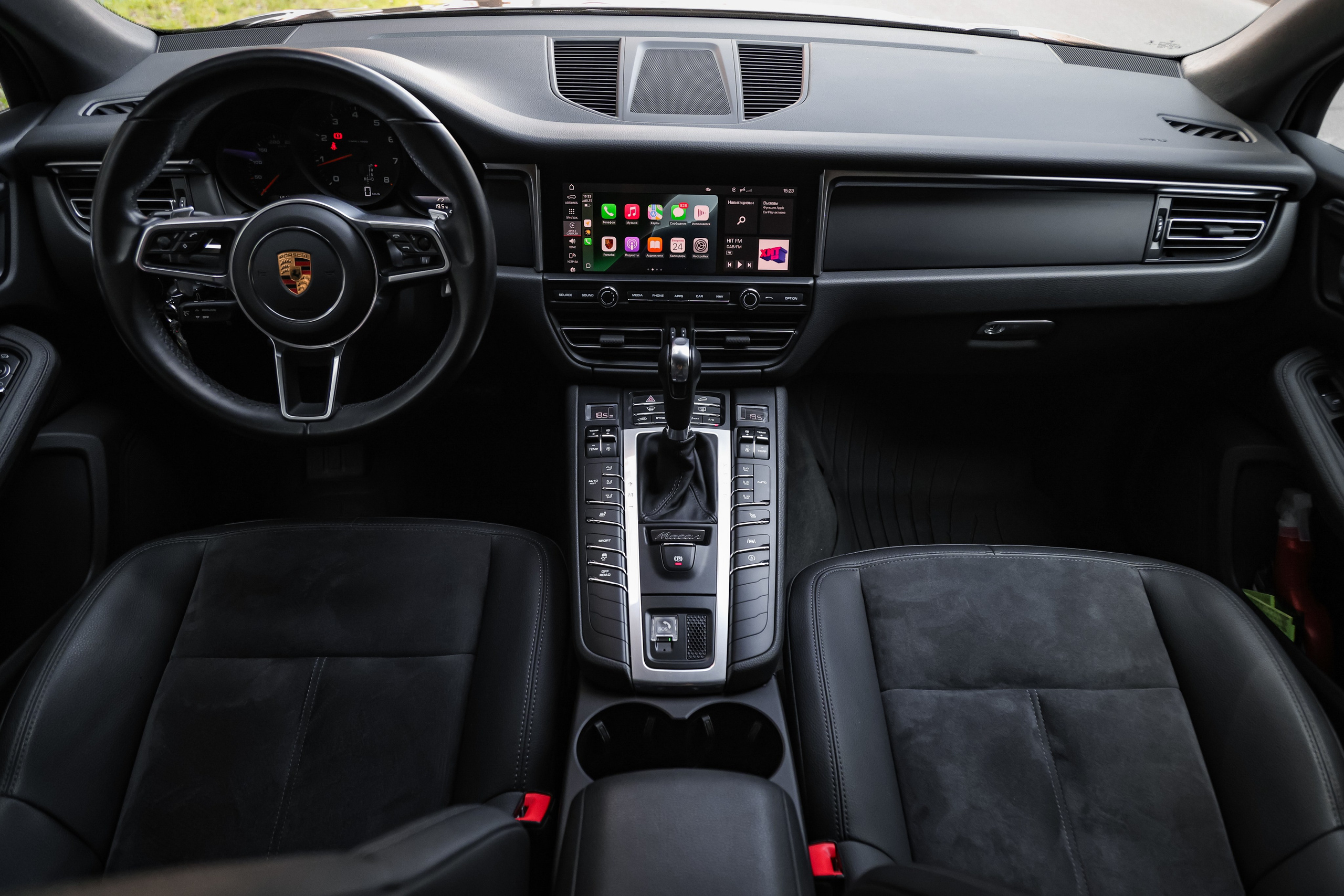 2020 PORSCHE MACAN. Mixturecaptures