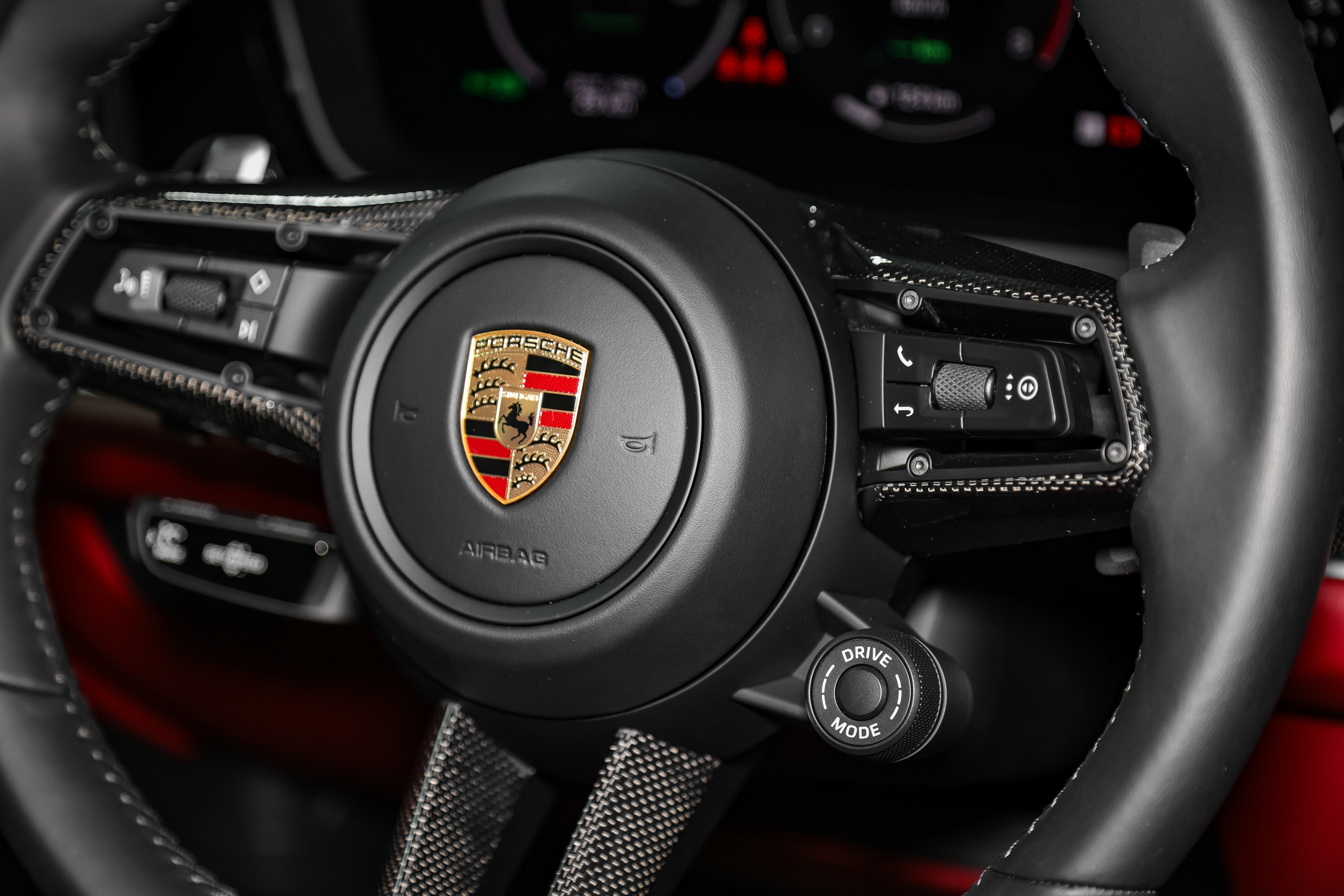 2025 PORSCHE CAYENNE COUPE E-Hybrid $185,000 NEW from EUROPE. Mixturecaptures