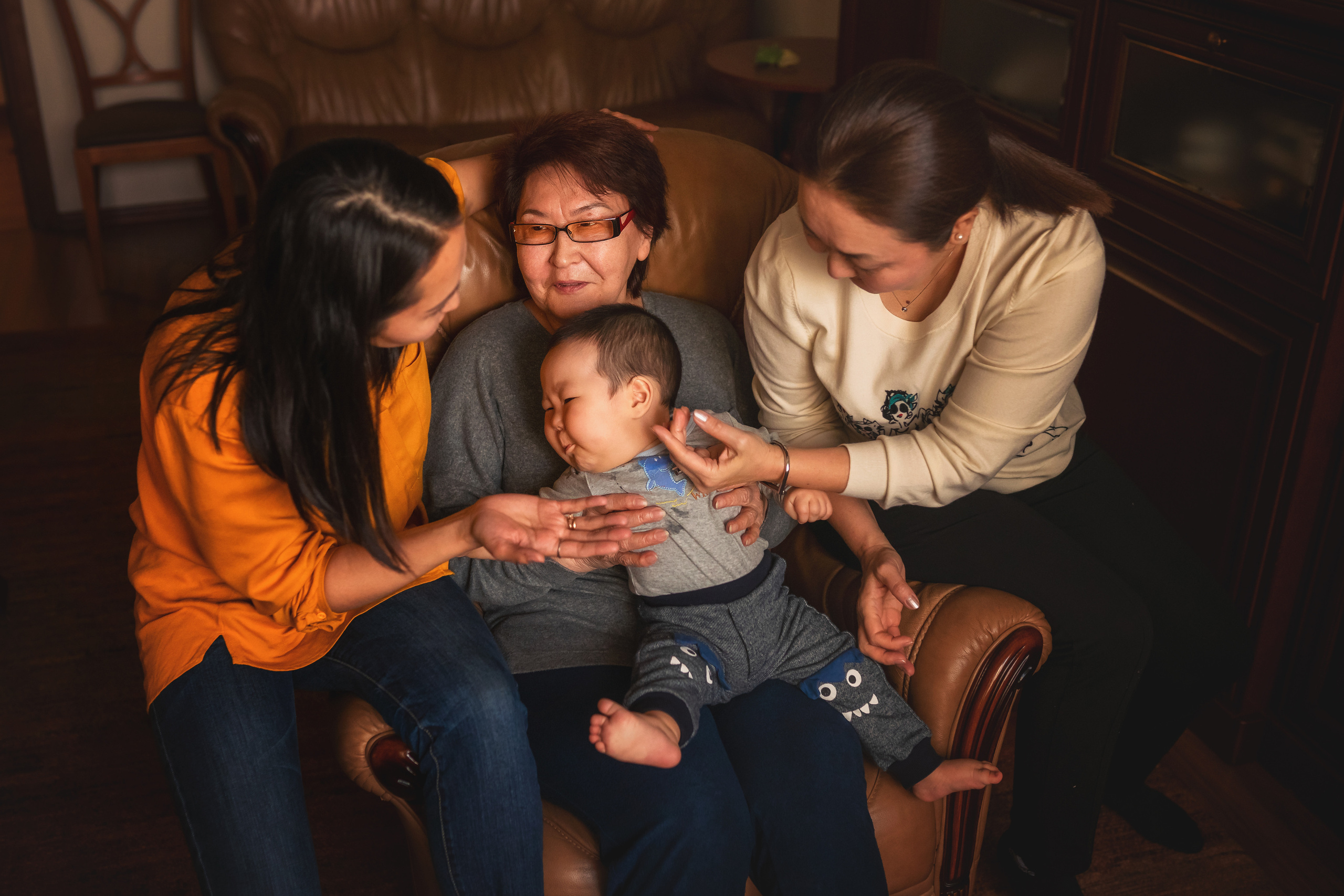 4 поколения. Семейный фотограф в Алматы Анжелика Али Номан