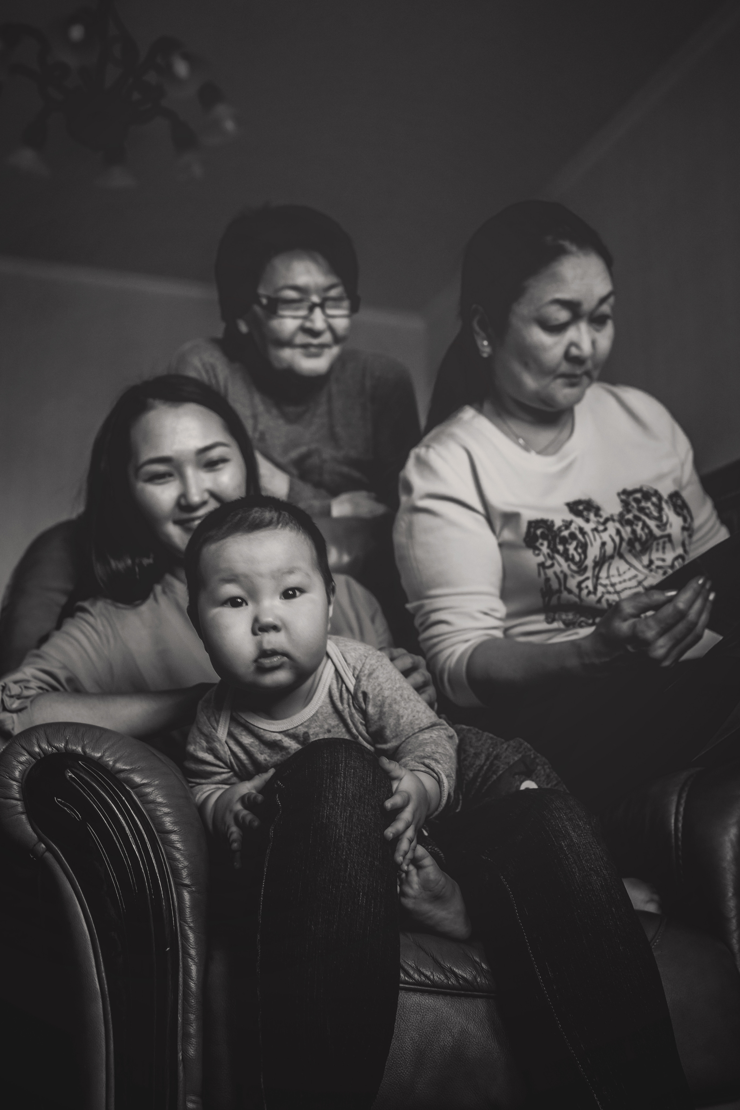 4 поколения. Семейный фотограф в Алматы Анжелика Али Номан