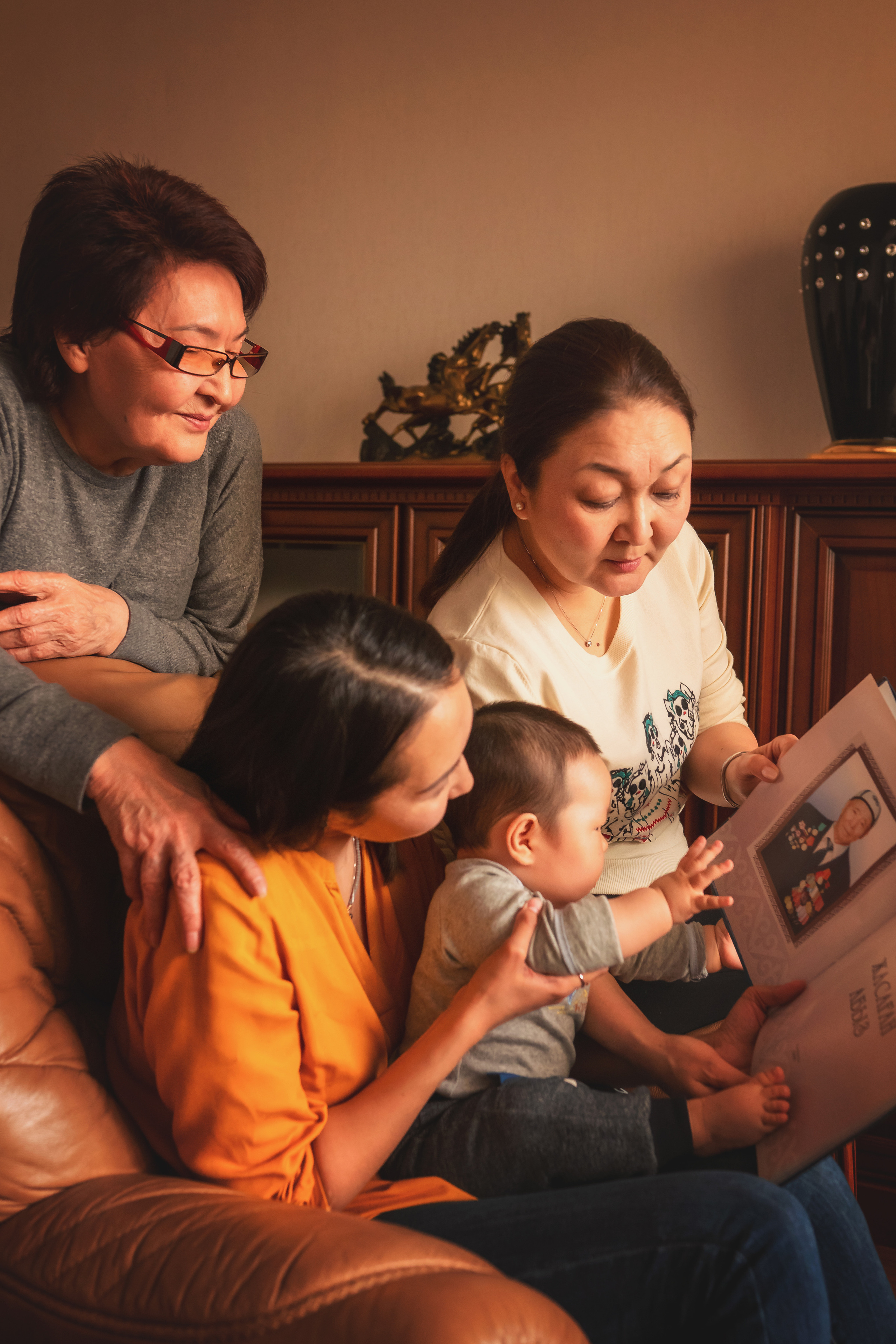 4 поколения. Семейный фотограф в Алматы Анжелика Али Номан