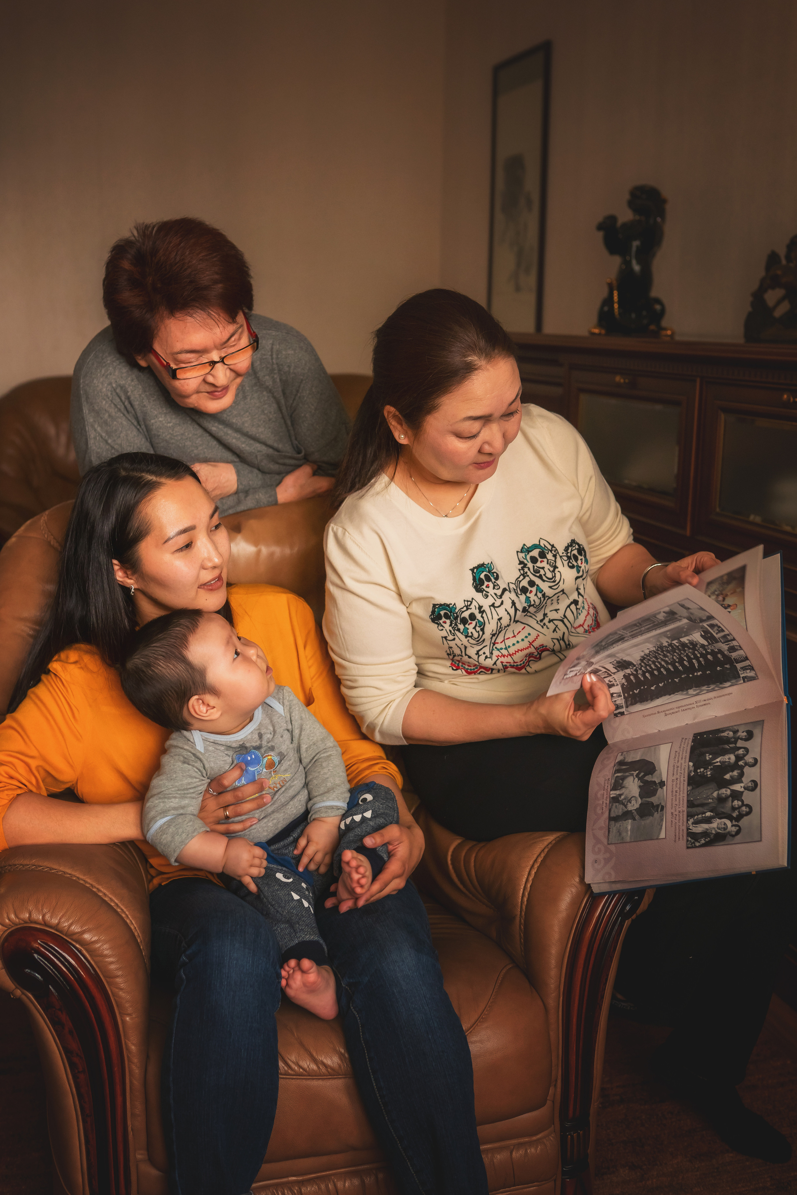 4 поколения. Семейный фотограф в Алматы Анжелика Али Номан