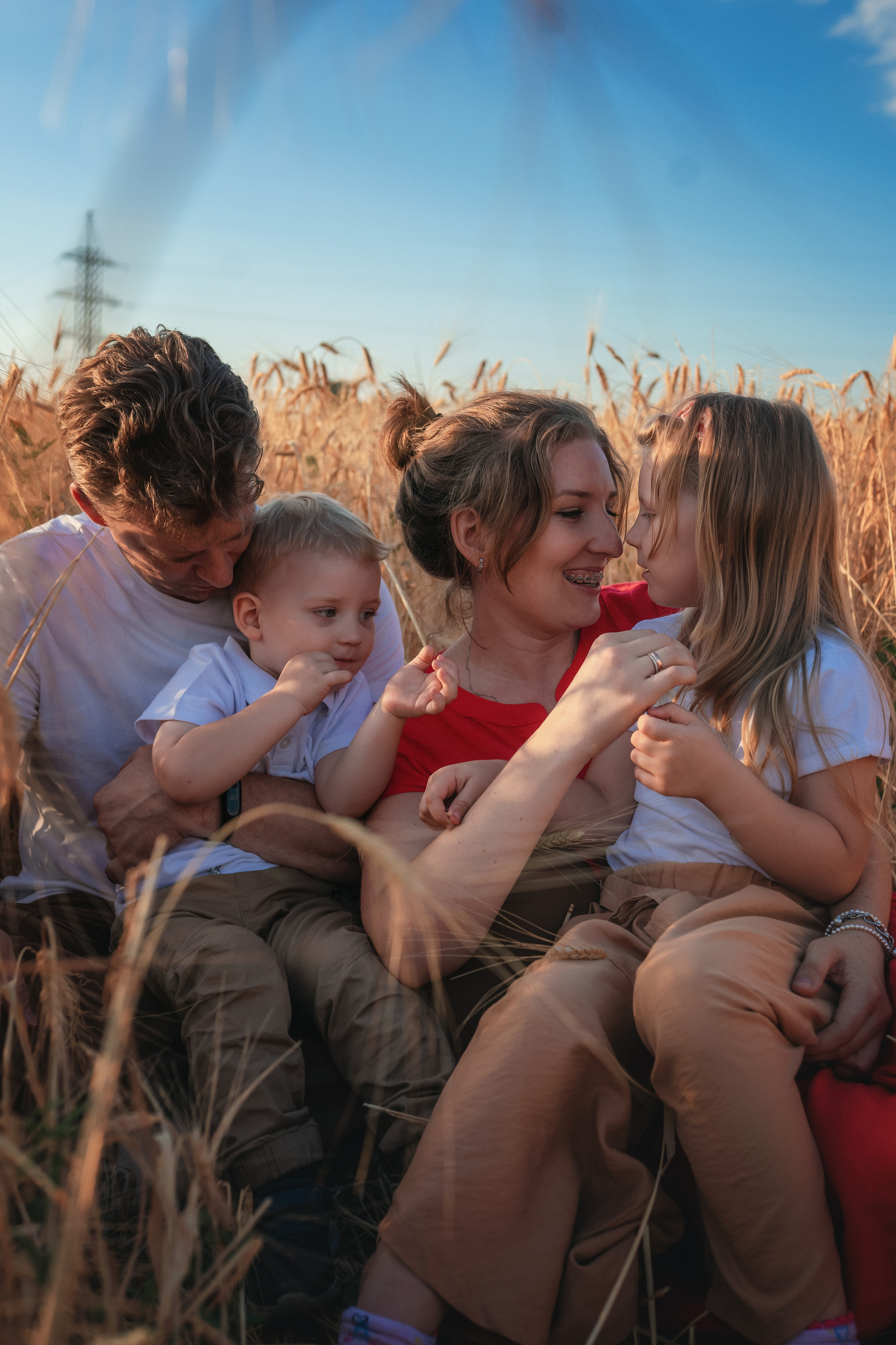 Миша, Настя, Полина и Леша в поле. Семейный фотограф в Алматы Анжелика Али Номан