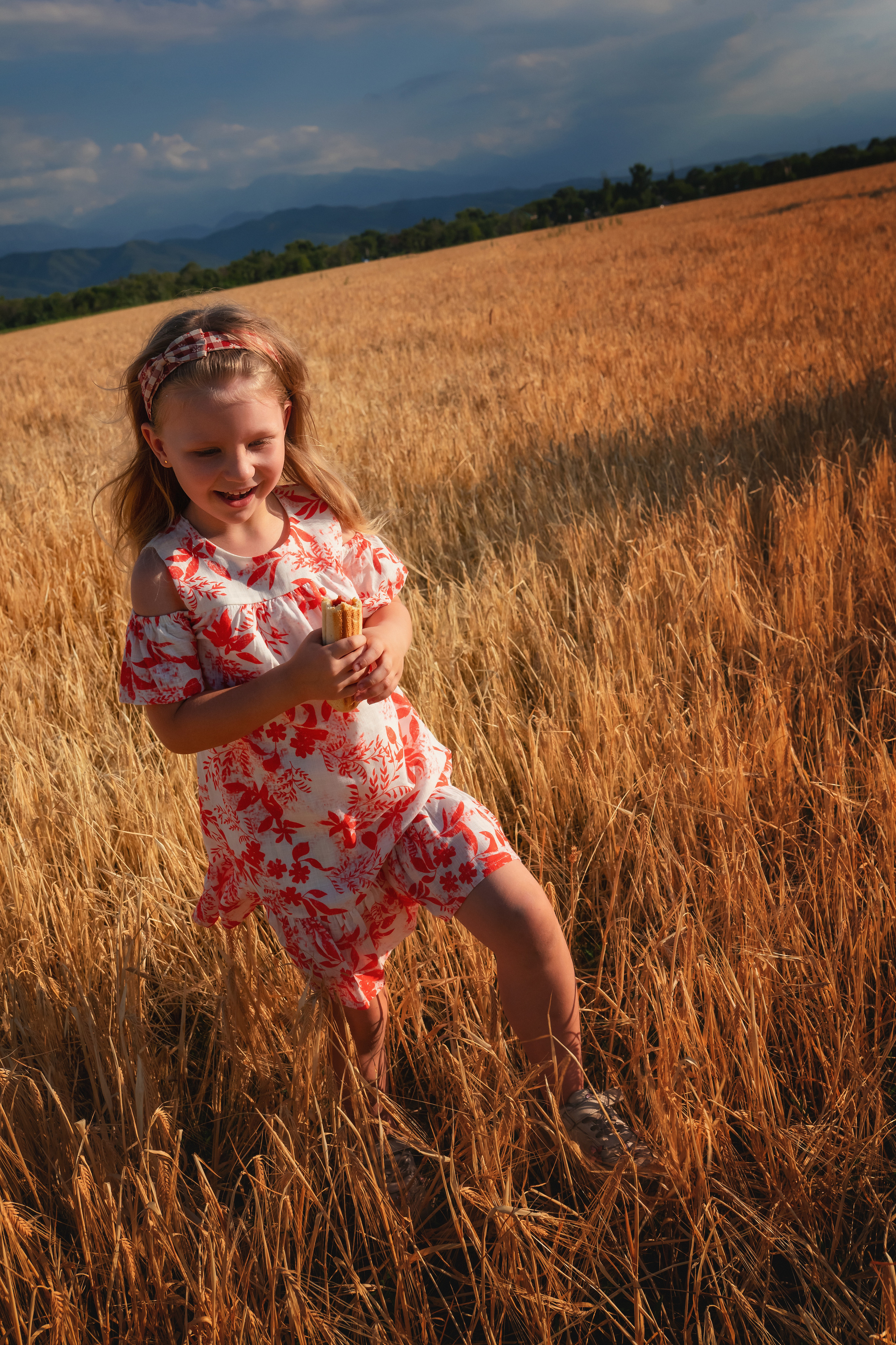 Миша, Настя, Полина и Леша в поле. Семейный фотограф в Алматы Анжелика Али Номан