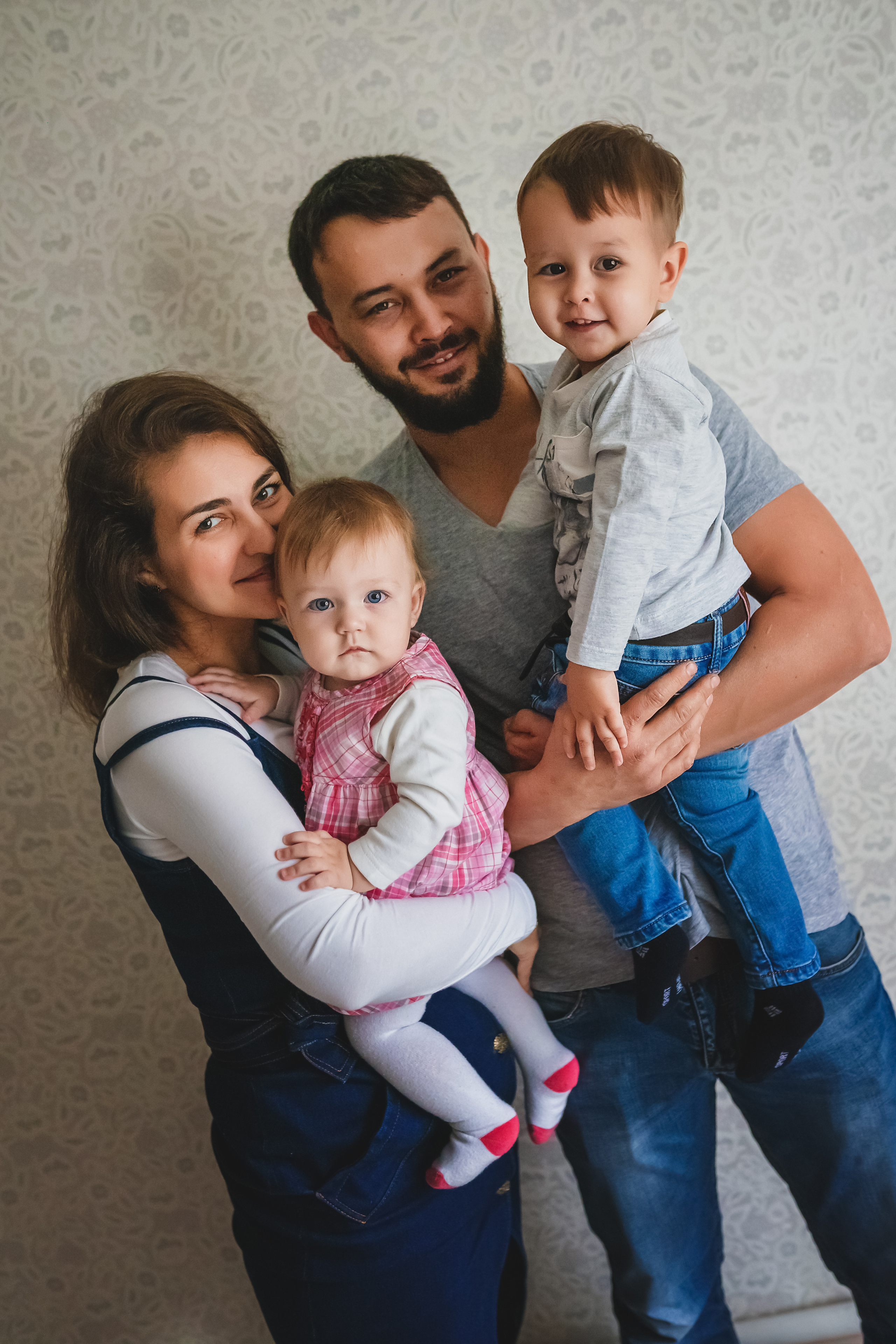 Руслан, Саша, Давид и Соня. Семейный фотограф в Алматы Анжелика Али Номан