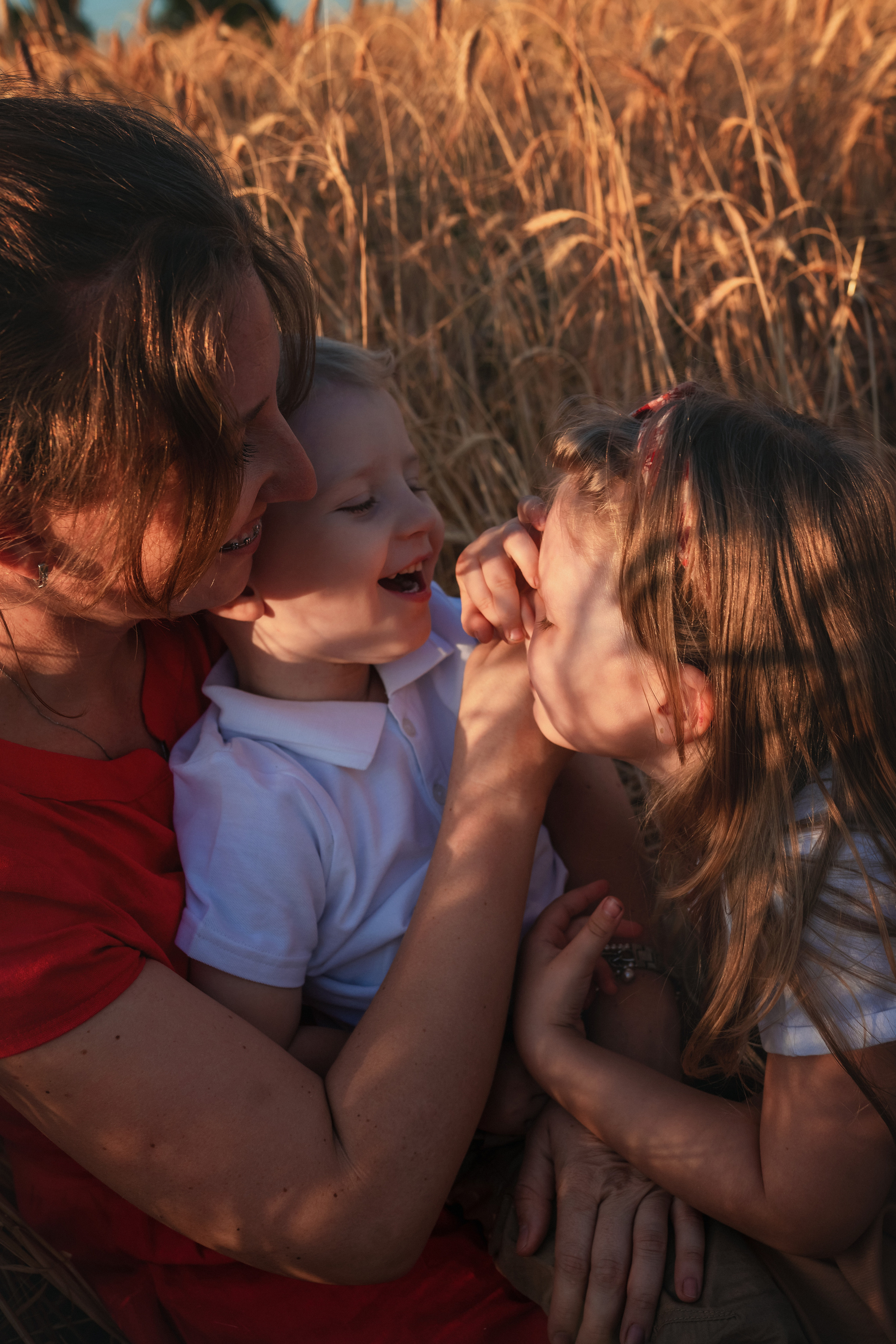 Миша, Настя, Полина и Леша в поле. Семейный фотограф в Алматы Анжелика Али Номан