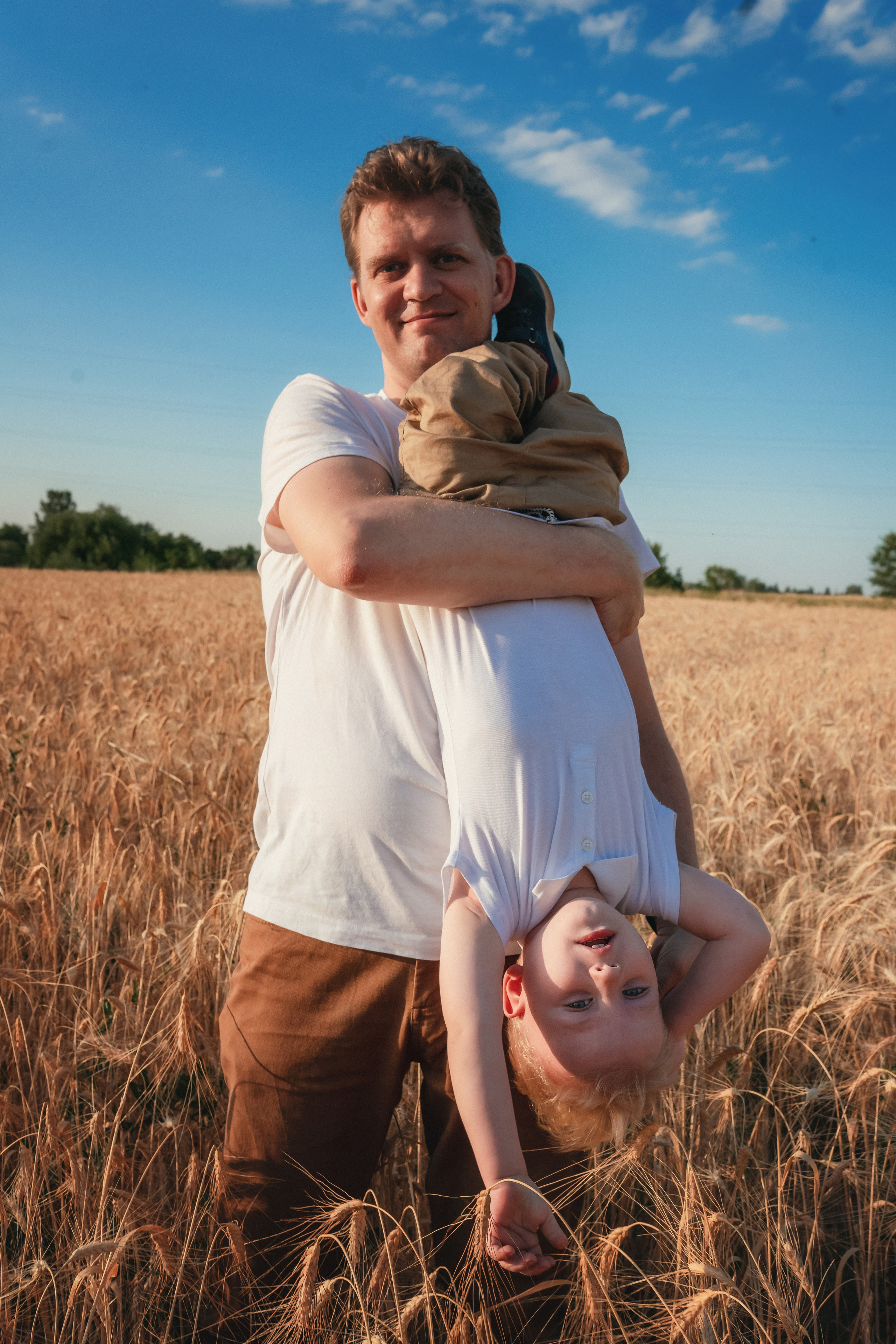 Миша, Настя, Полина и Леша в поле. Семейный фотограф в Алматы Анжелика Али Номан
