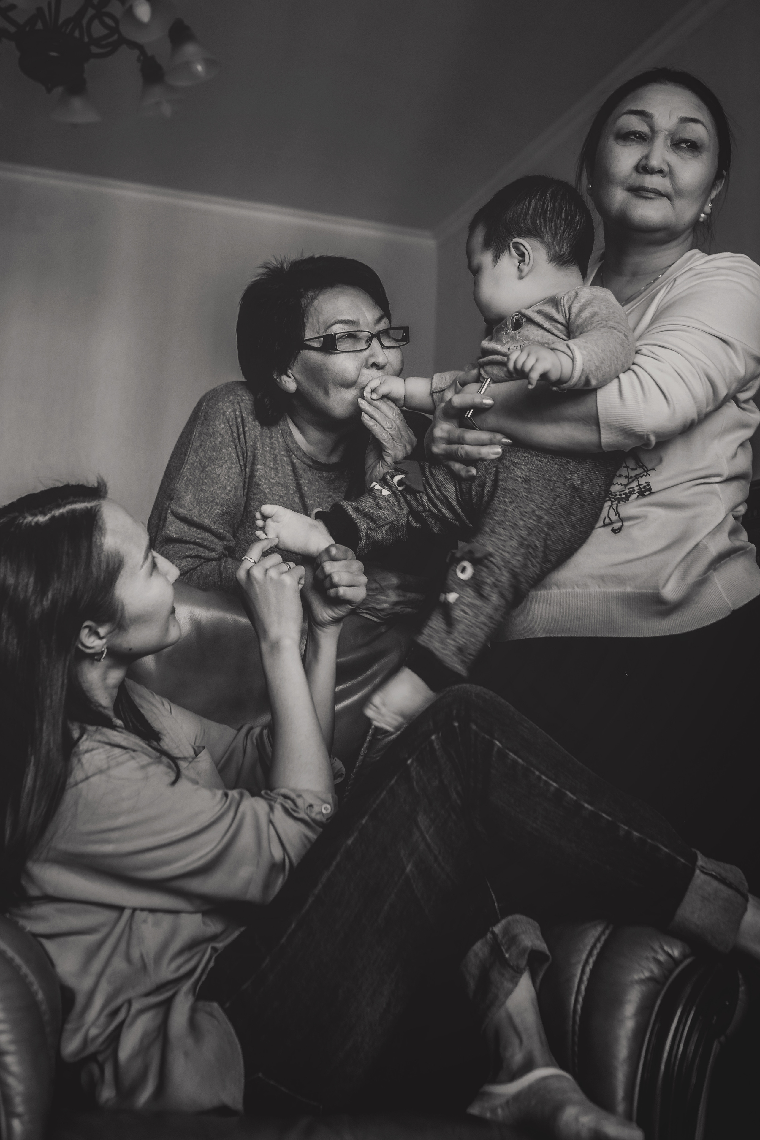 4 поколения. Семейный фотограф в Алматы Анжелика Али Номан