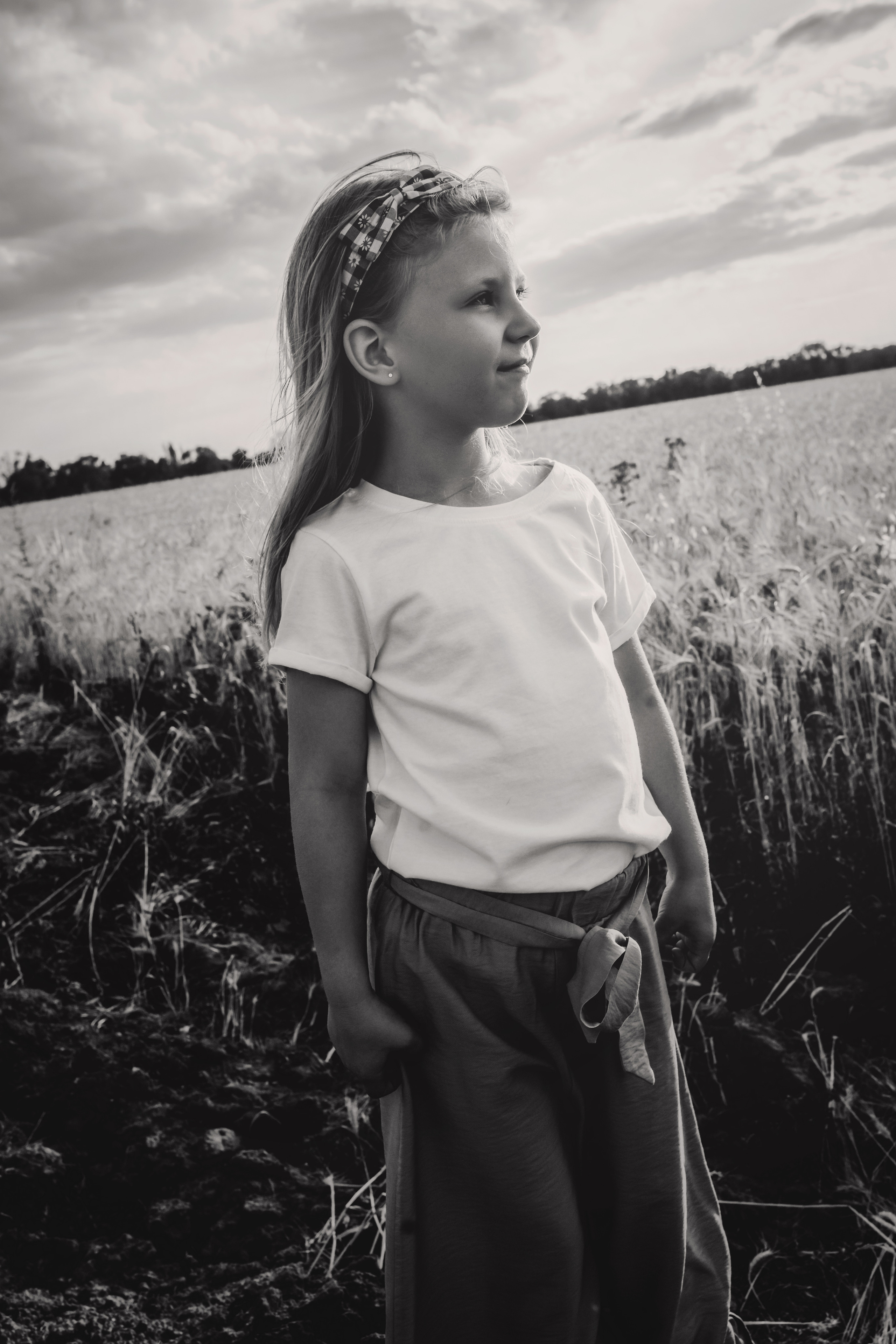 Миша, Настя, Полина и Леша в поле. Семейный фотограф в Алматы Анжелика Али Номан