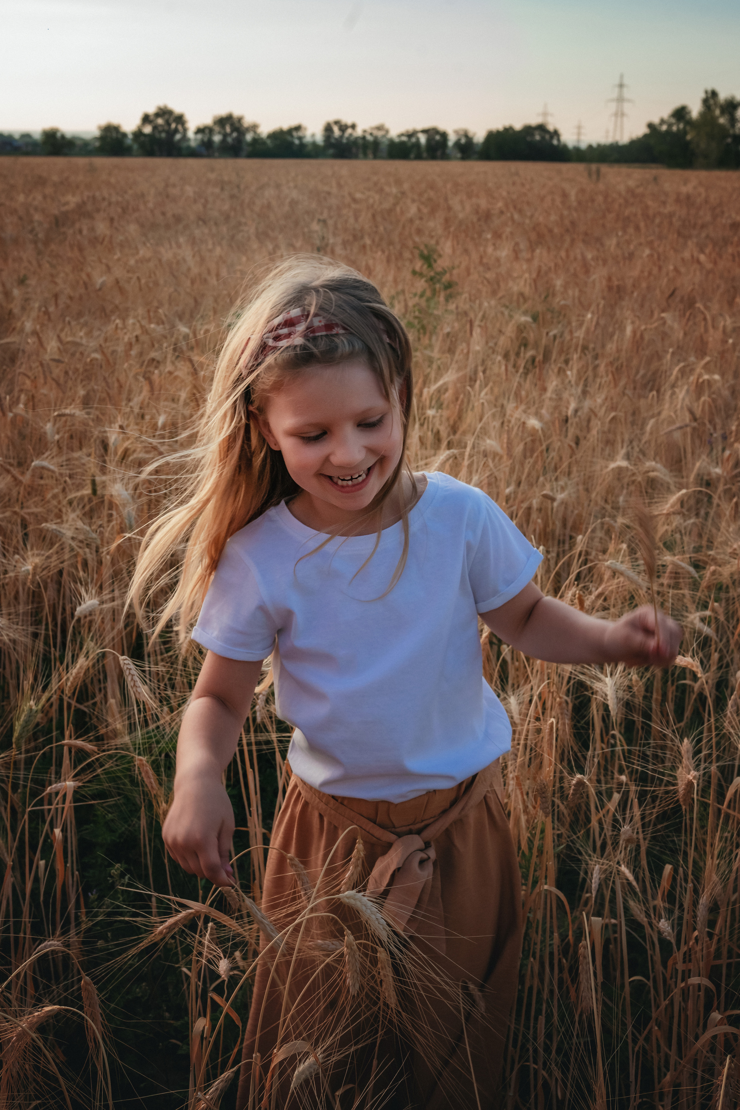 Миша, Настя, Полина и Леша в поле. Семейный фотограф в Алматы Анжелика Али Номан