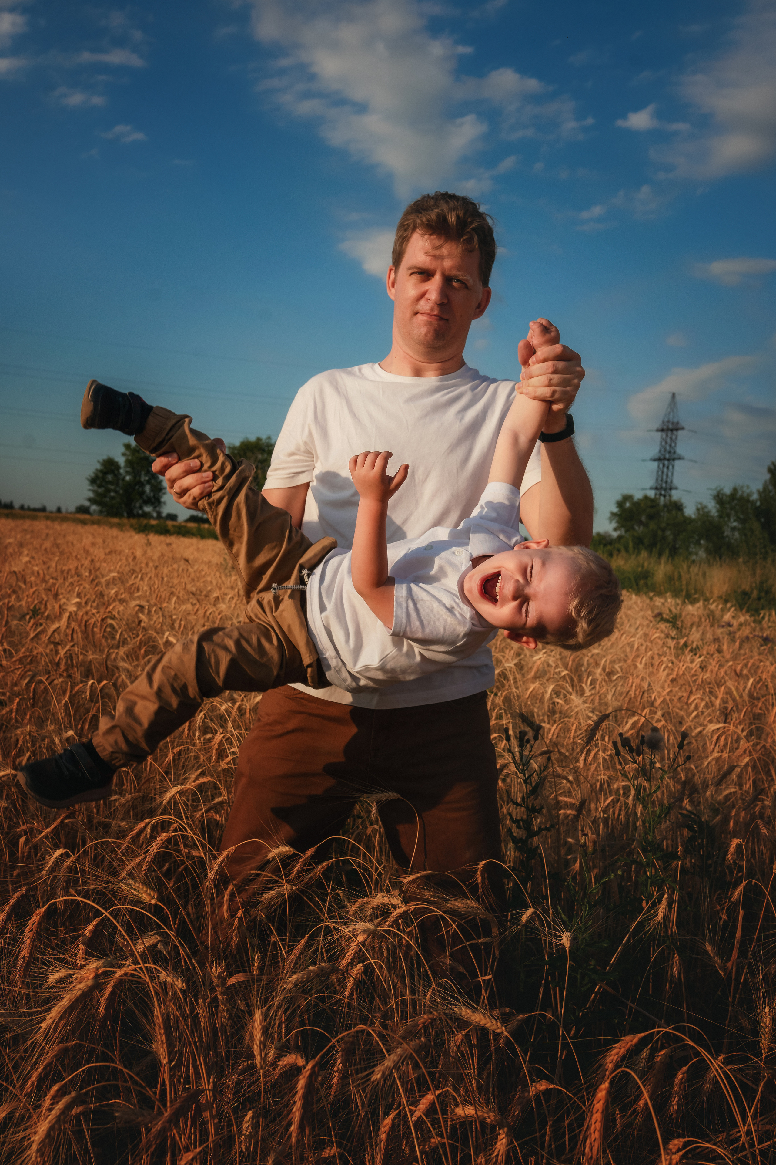 Миша, Настя, Полина и Леша в поле. Семейный фотограф в Алматы Анжелика Али Номан
