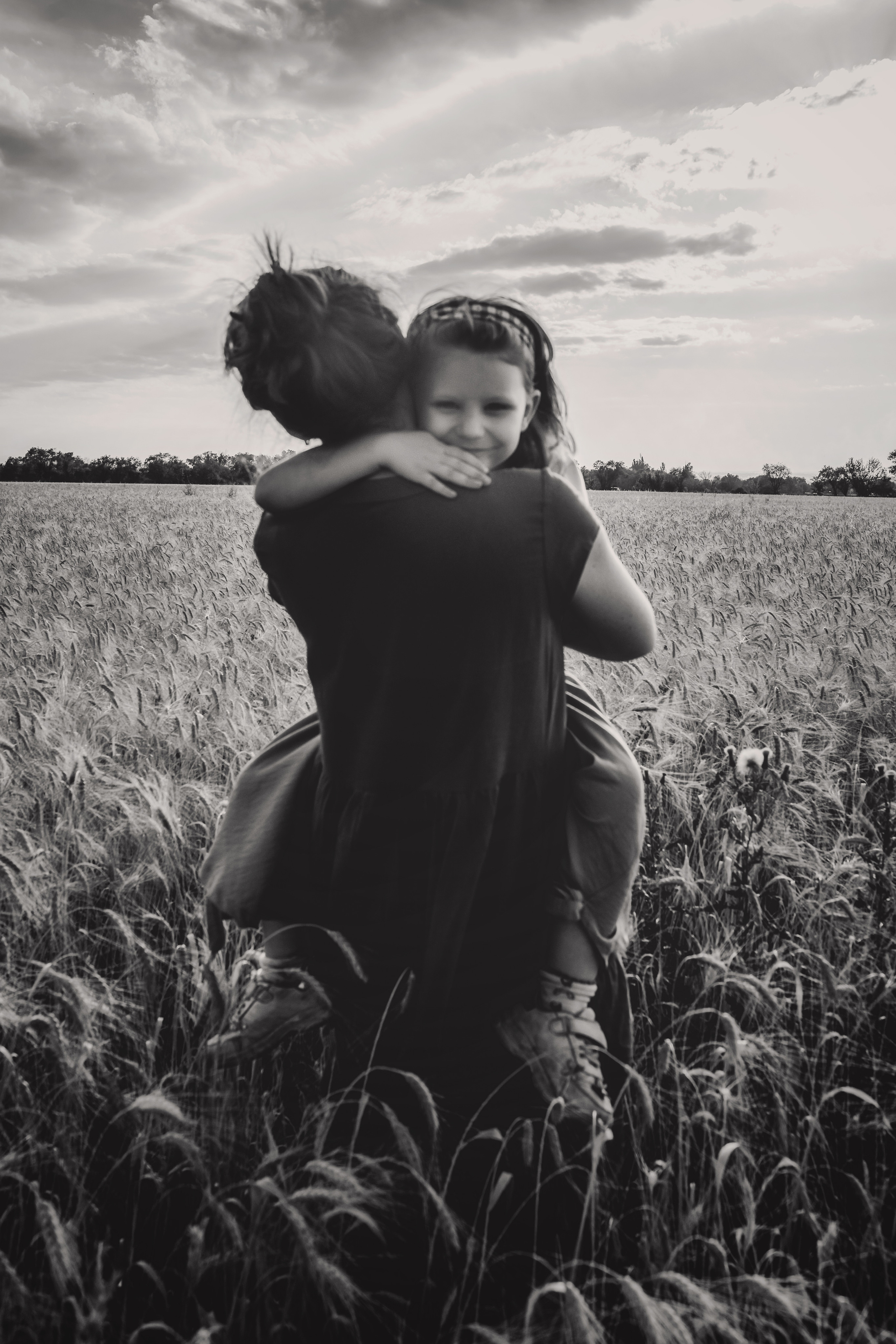 Миша, Настя, Полина и Леша в поле. Семейный фотограф в Алматы Анжелика Али Номан