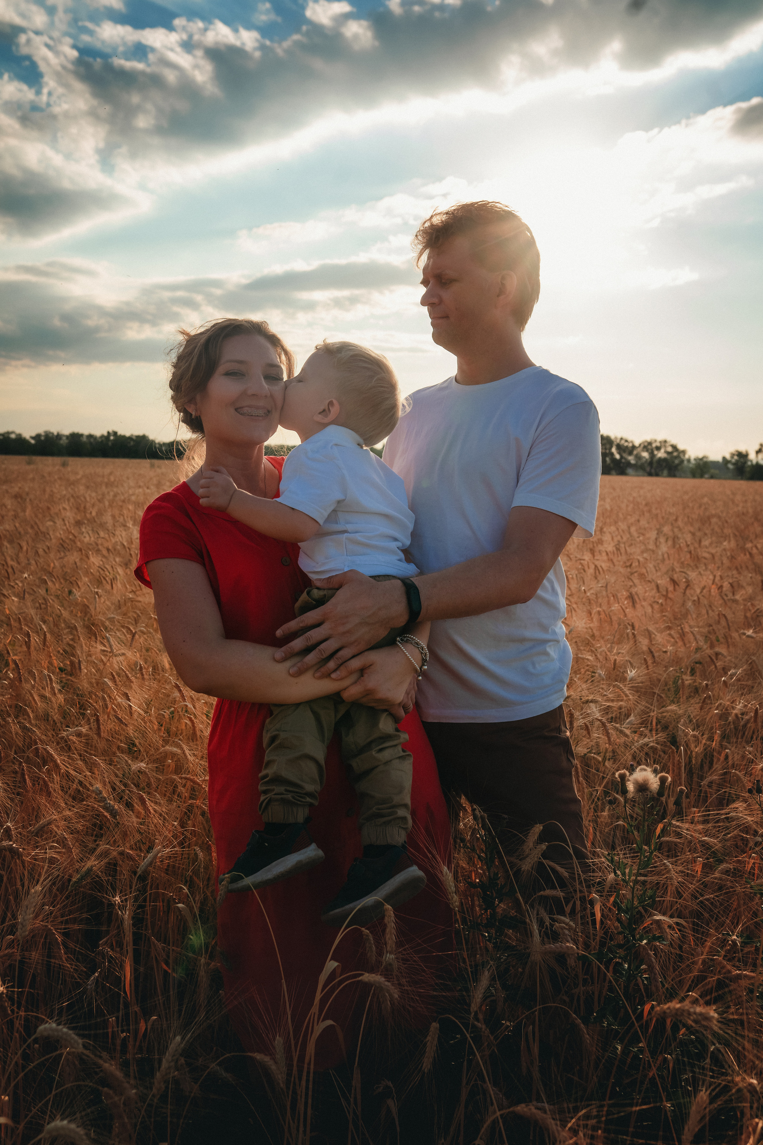 Миша, Настя, Полина и Леша в поле. Семейный фотограф в Алматы Анжелика Али Номан